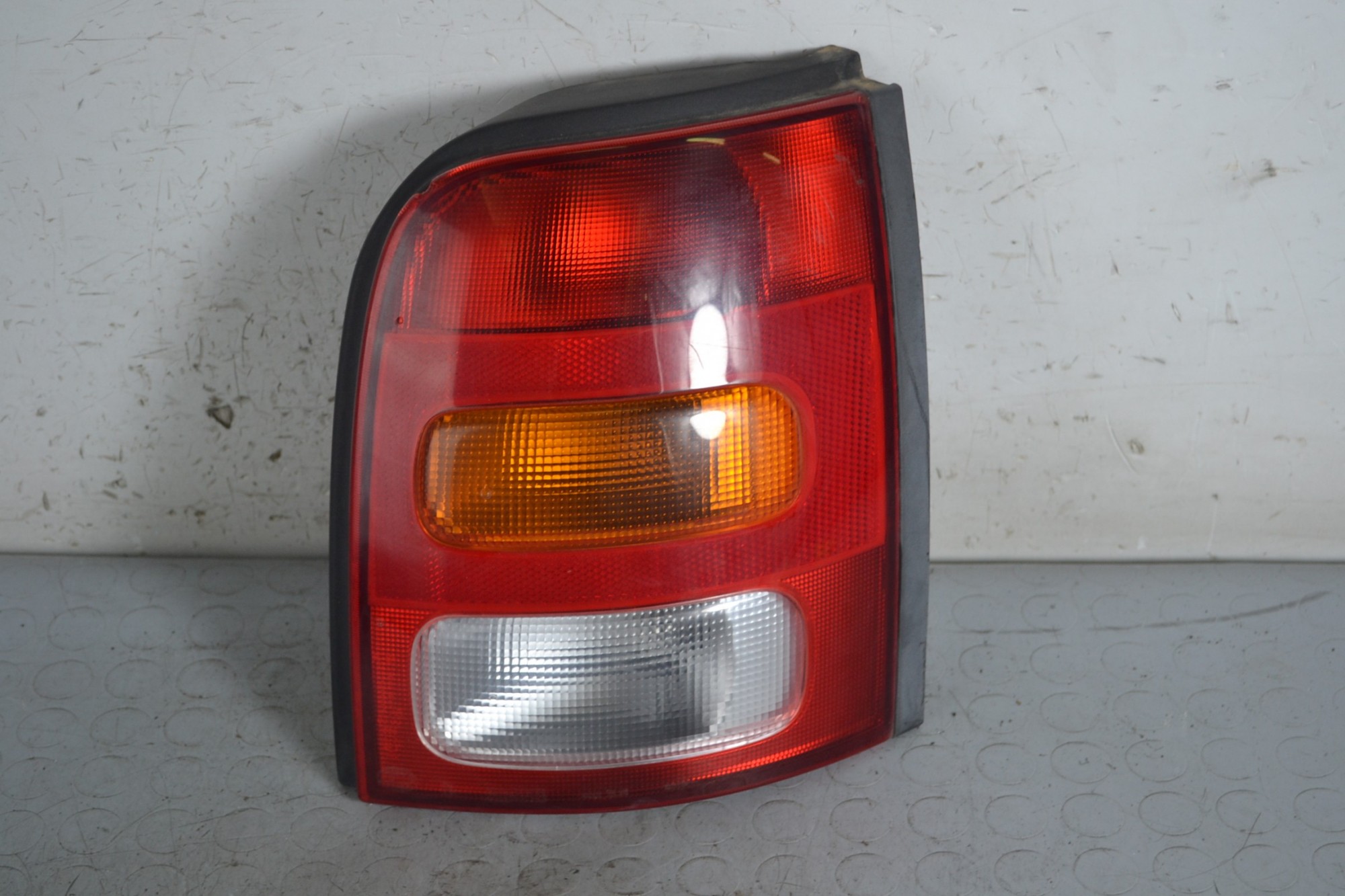 Fanale Stop Posteriore DX Nissan Micra K11 dal 1992 al 2002 Cod 265501F505  1657529704798