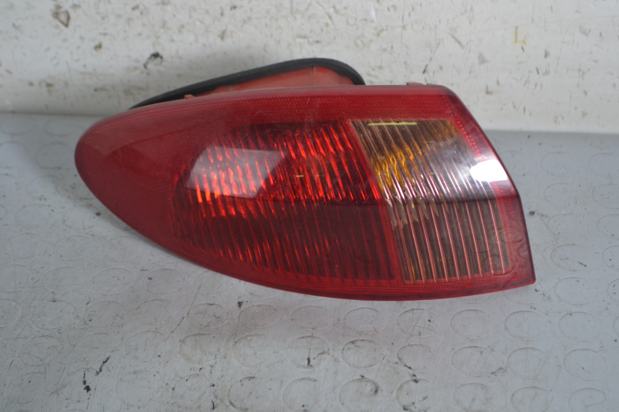 Fanale Stop Posteriore Esterno SX Alfa Romeo 147 dal 2000 al 2010 Cod 46556349  1657703455546