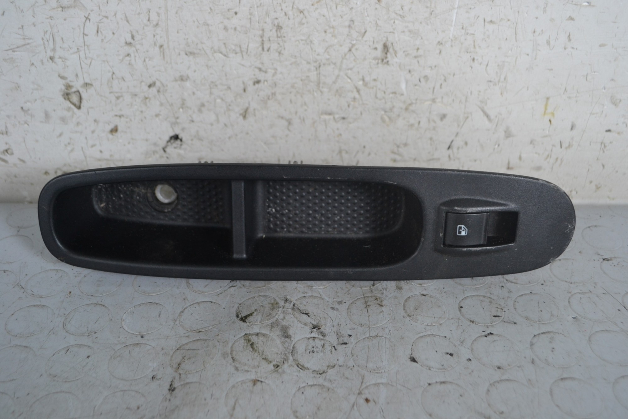 Pulsantiera alzacristallo anteriore DX Fiat Punto EVO Dal 2009 al 2012 Cod 735500049  1659017797268