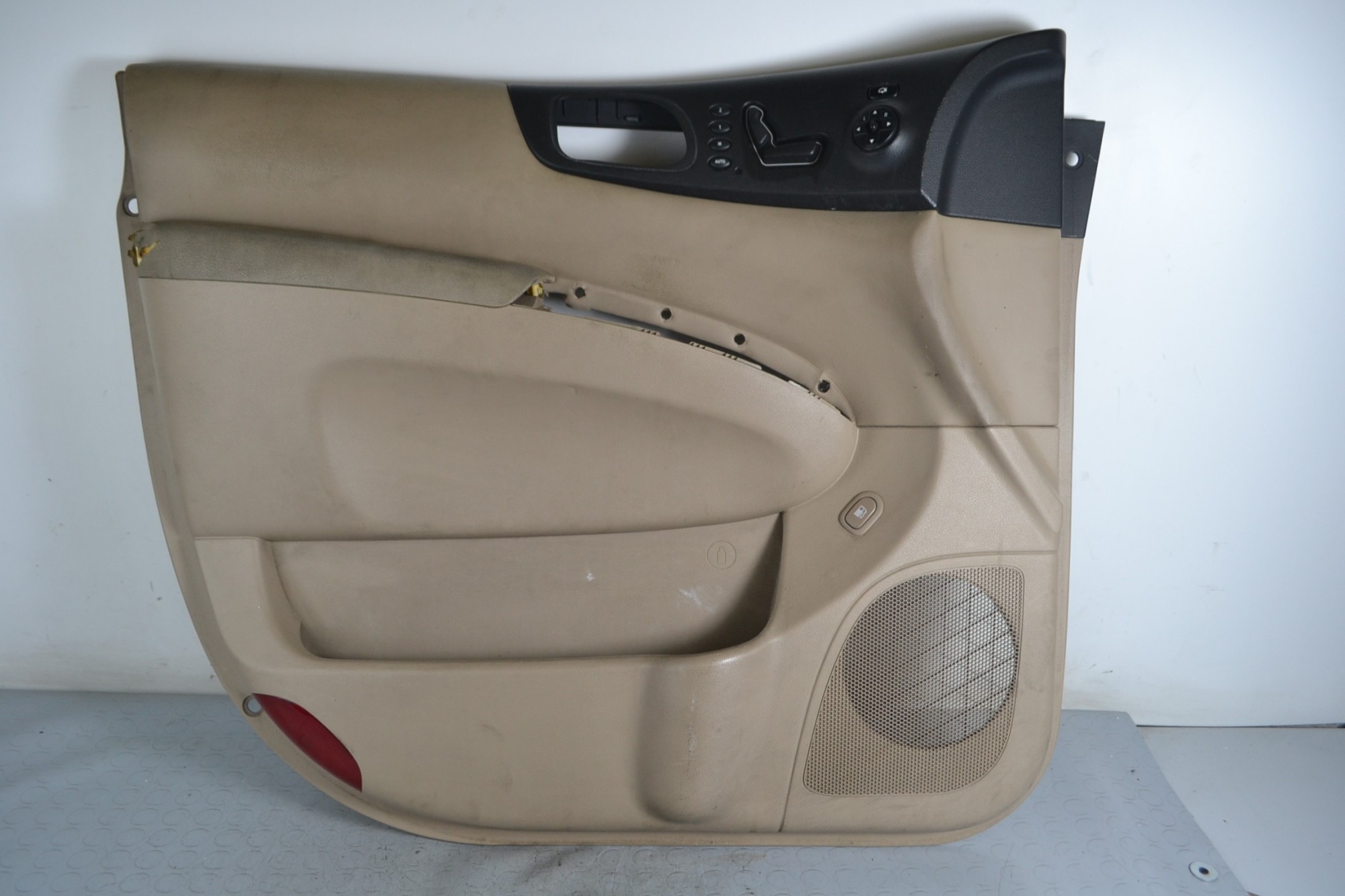 Pannello porta interno anteriore SX Kia Carnival VQ Dal 2006 al 2014 Cod 88990-4D100  1659086548730
