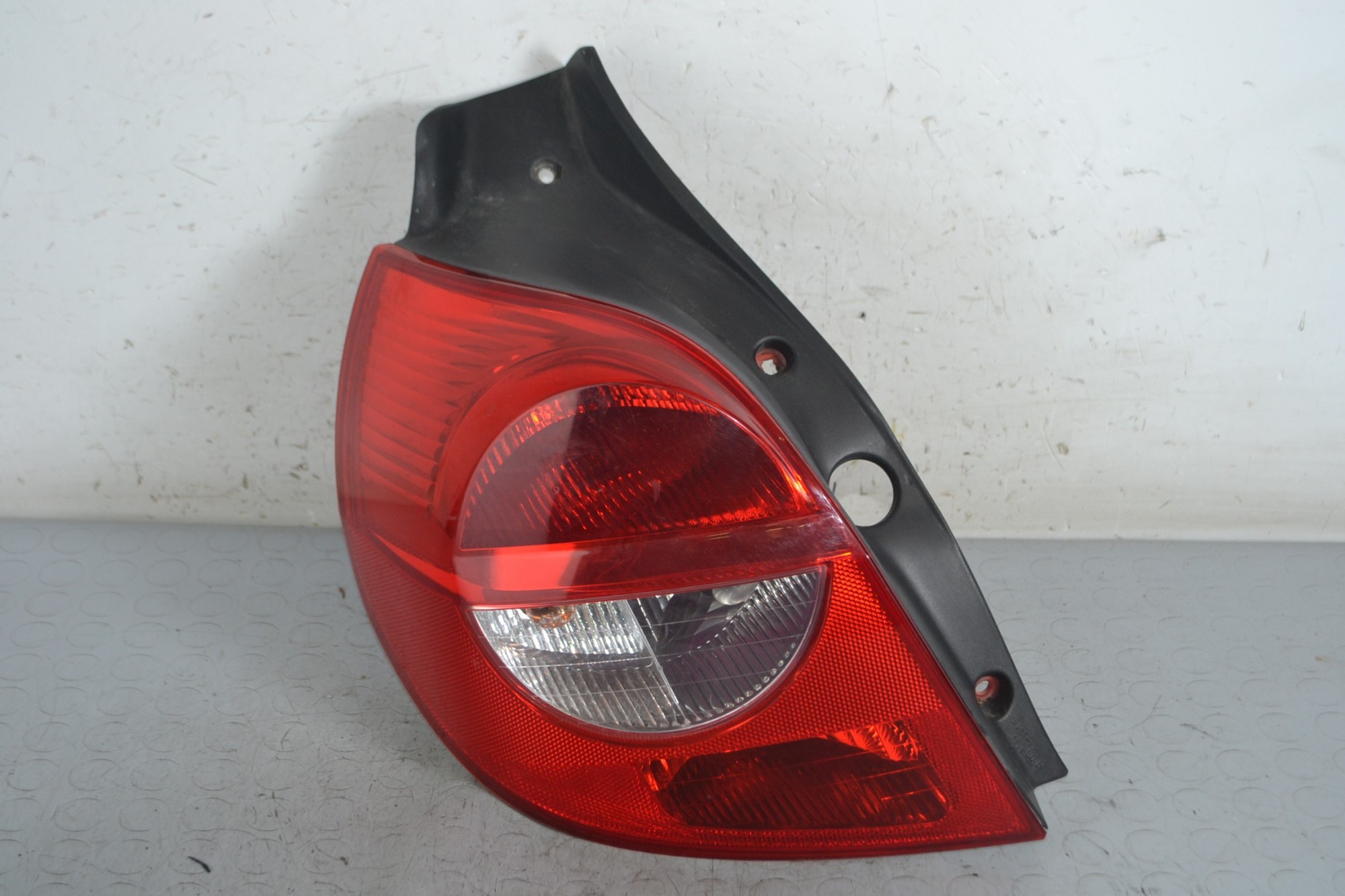 Fanale Stop Posteriore SX Renault Clio III dal 2005 a 2013 Cod 89075789  1659348998983