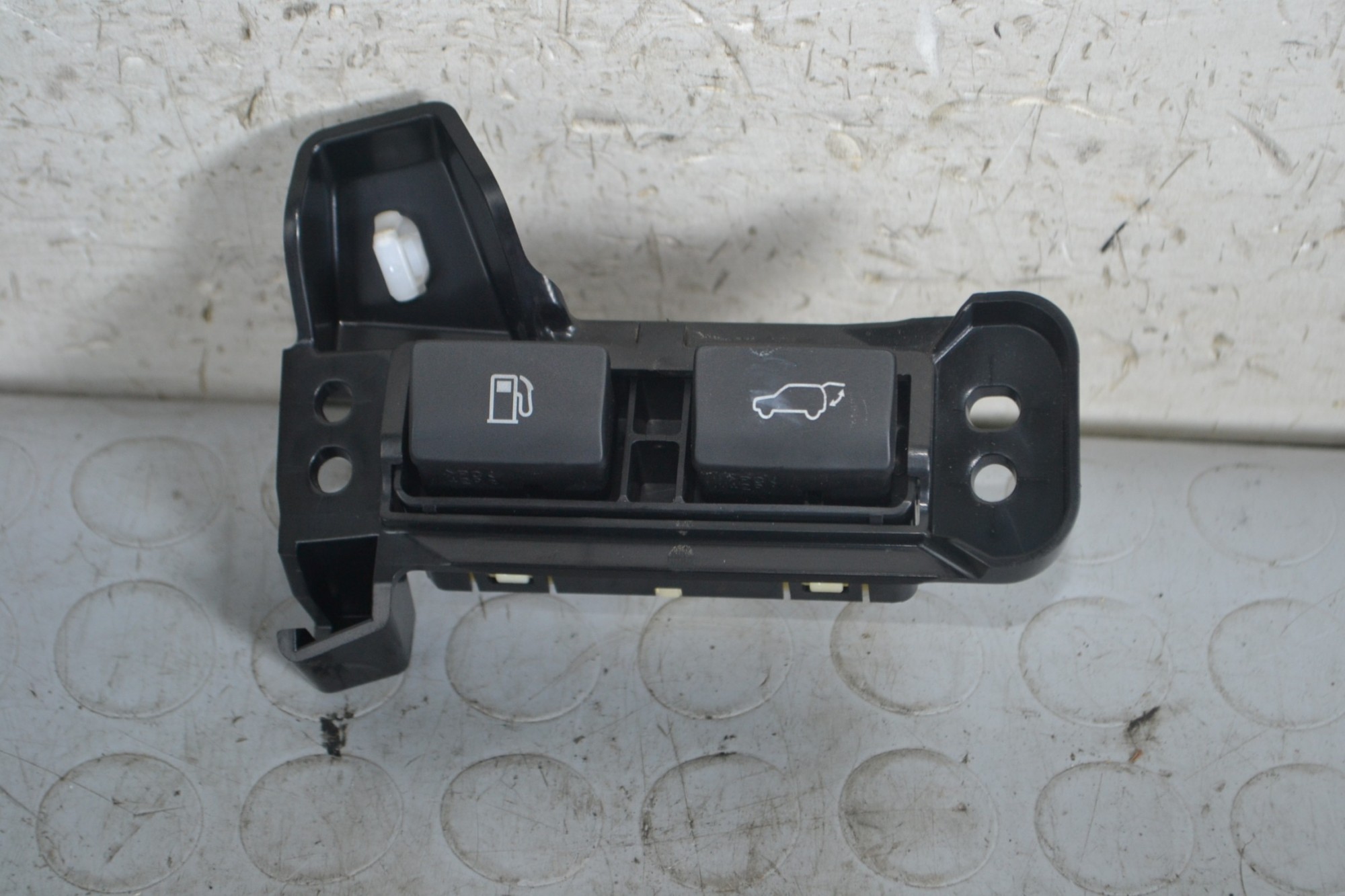 Pulsante Apertura Tappo Carburante + Apertura Portellone Bagagliaio Lexus UX dal 2018 in poi Cod 55618-76010  1659533716583