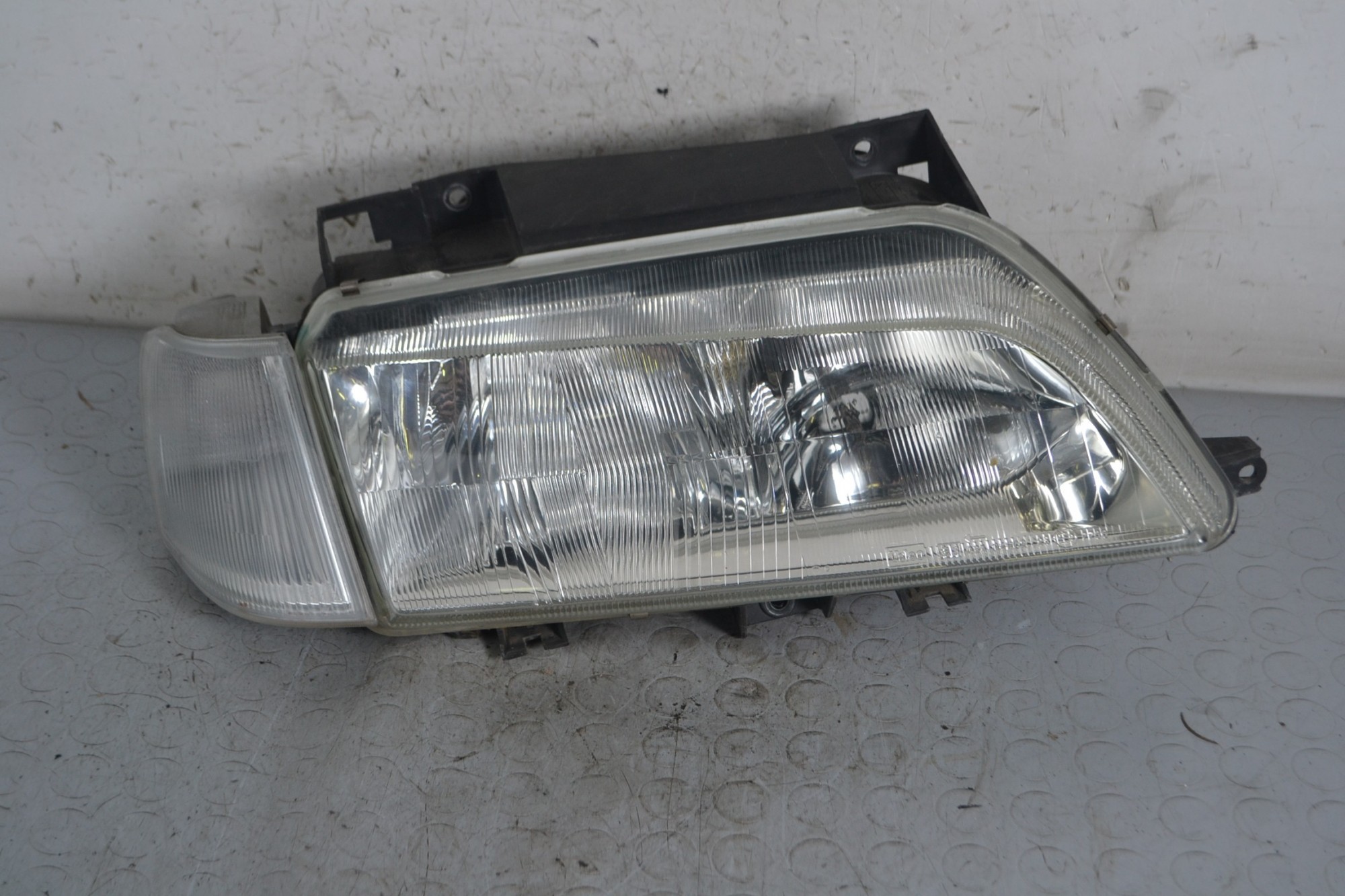 Faro e fanalino anteriore DX Citroen Xantia Dal 1993 al 2002 Cod 88205034  1660202150447