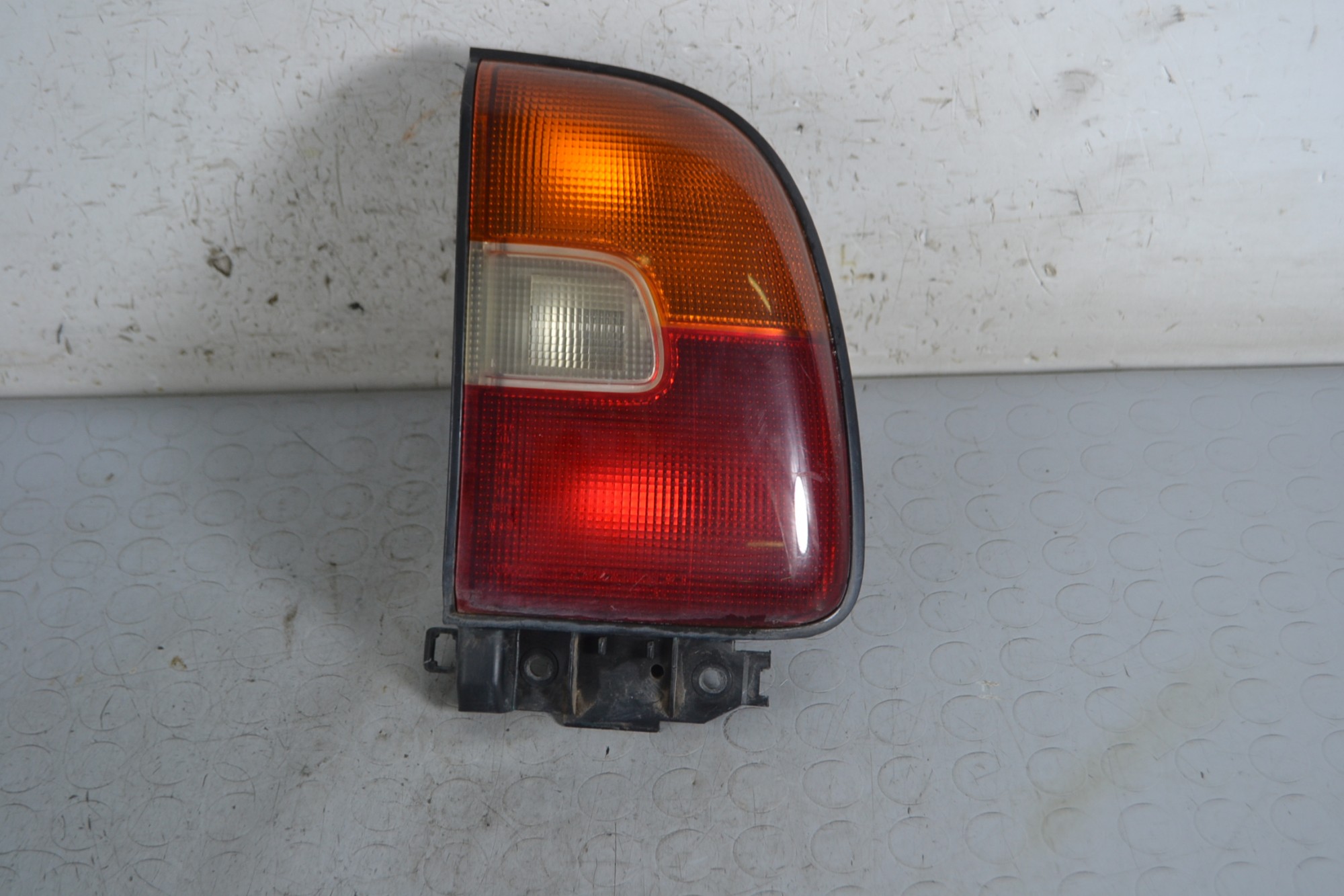 Fanale Stop Posteriore SX Toyota Rav4 dal 1994 al 2000 Cod 8155042020  1662447434054