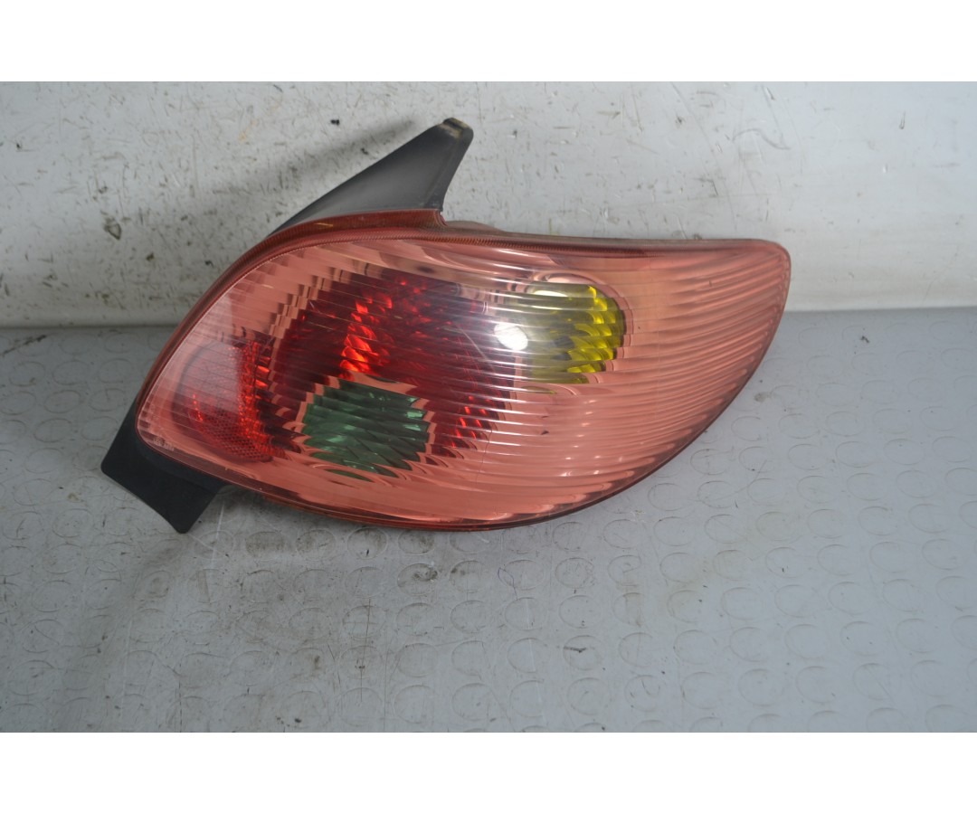 Fanale Stop Posteriore DX Peugeot 206 CC dal 1998 al 2009 Cod 6351S1 1664198443477 Fanale Stop Posteriore DX Peugeot 206 CC dal 1998 al 2009 Cod 6351S1 1664198443477