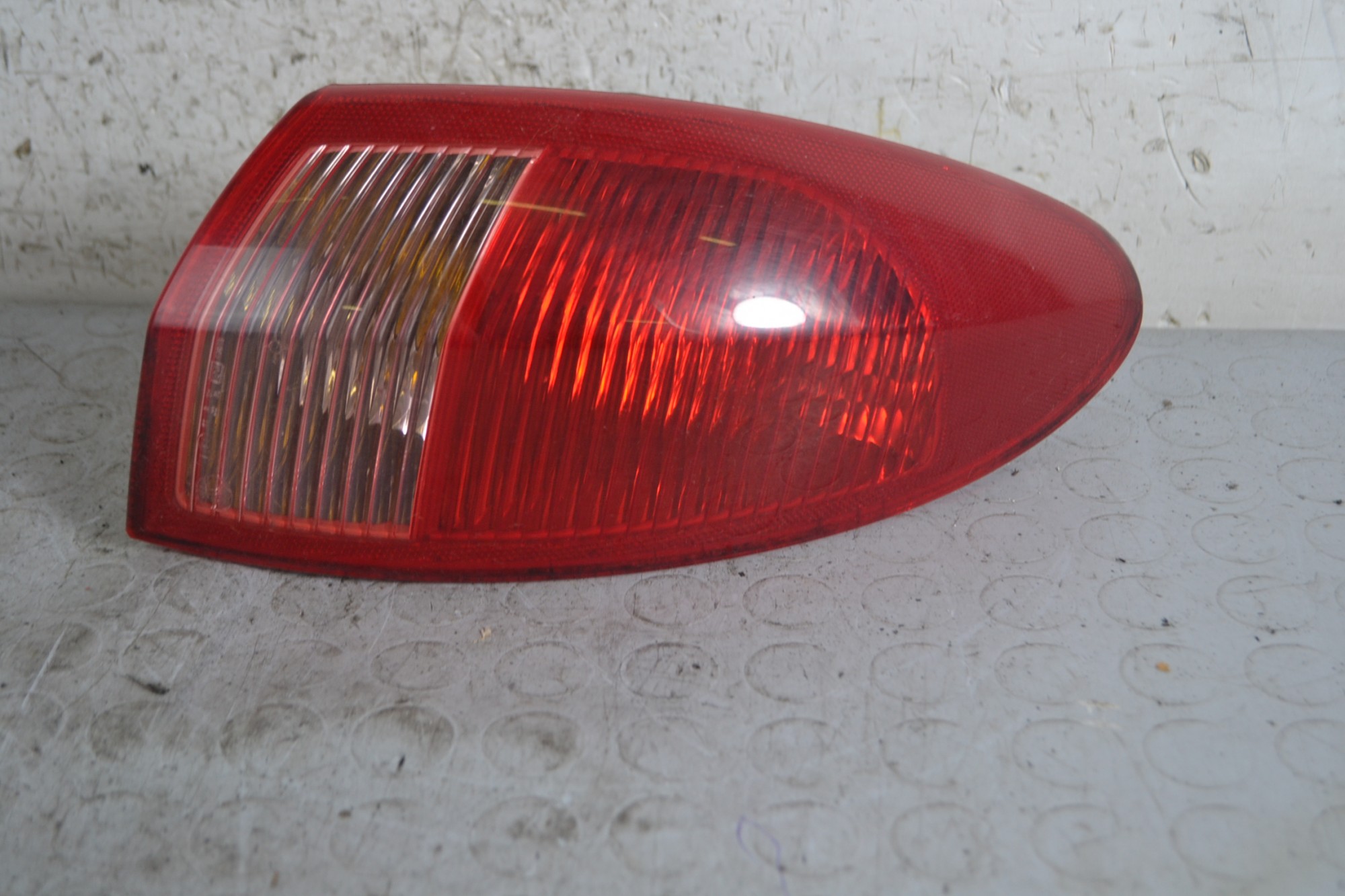 Fanale stop posteriore esterno DX Alfa Romeo 147 Dal 2000 al 2010 Cod 46556347  1664282706990