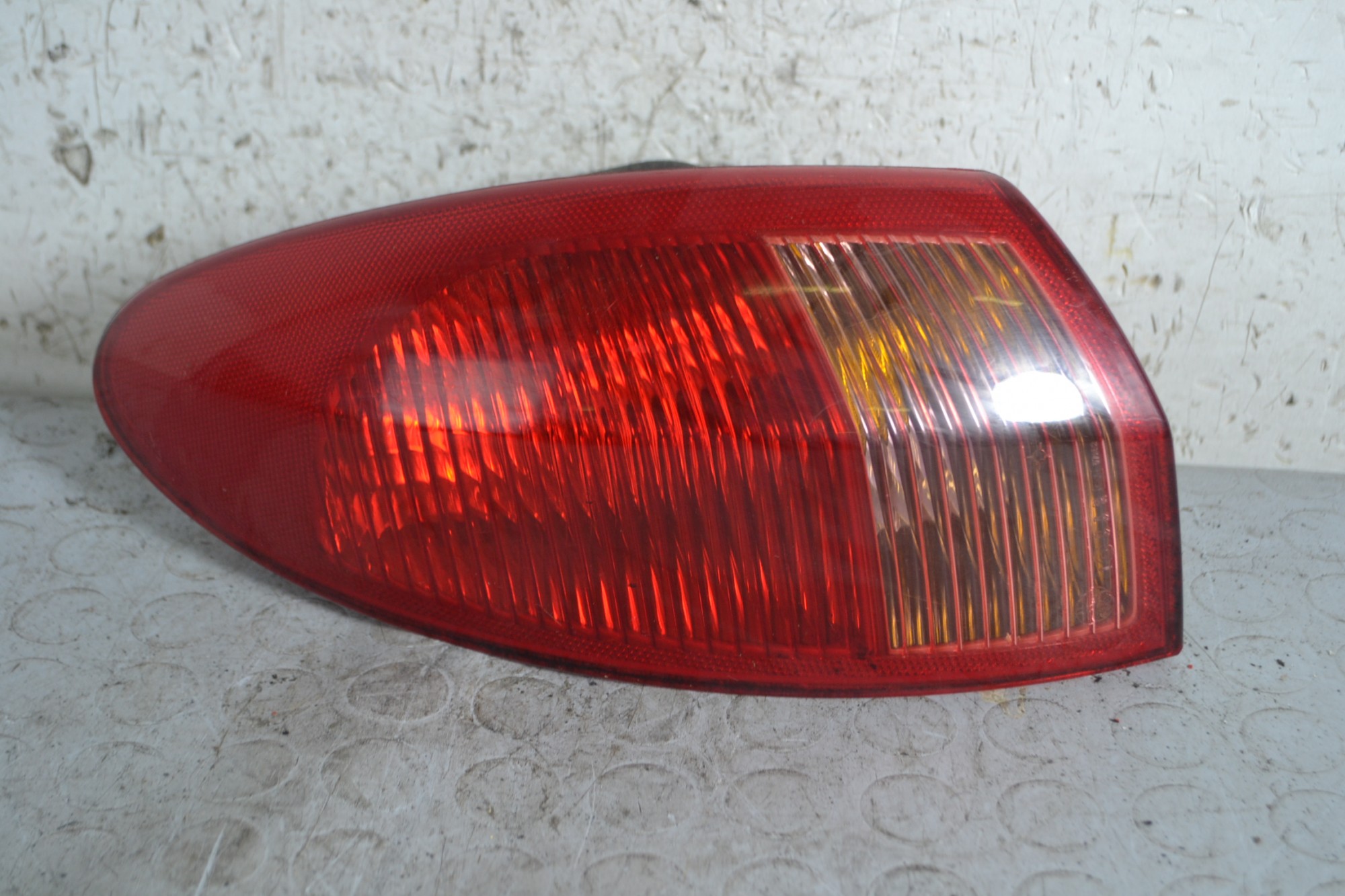 Fanale stop posteriore esterno SX Alfa Romeo 147 Dal 2000 al 2010 Cod 46556349  1664290463427