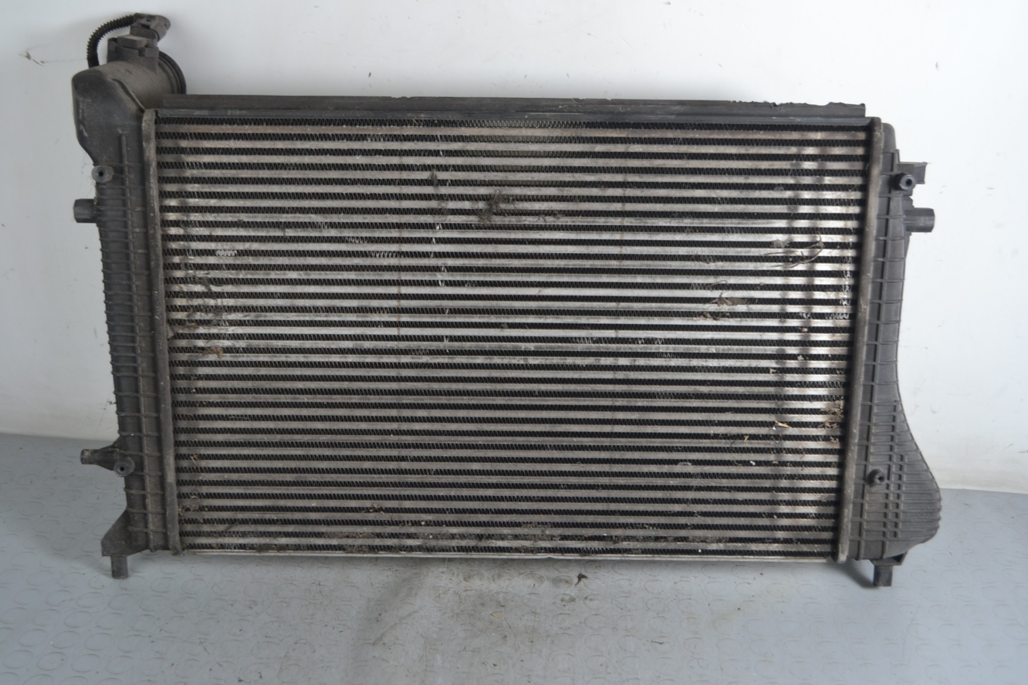 Radiatore intercooler Volkswagen Golf V Dal 2003 al 2008 Cod 1k0145803j  1664349428704