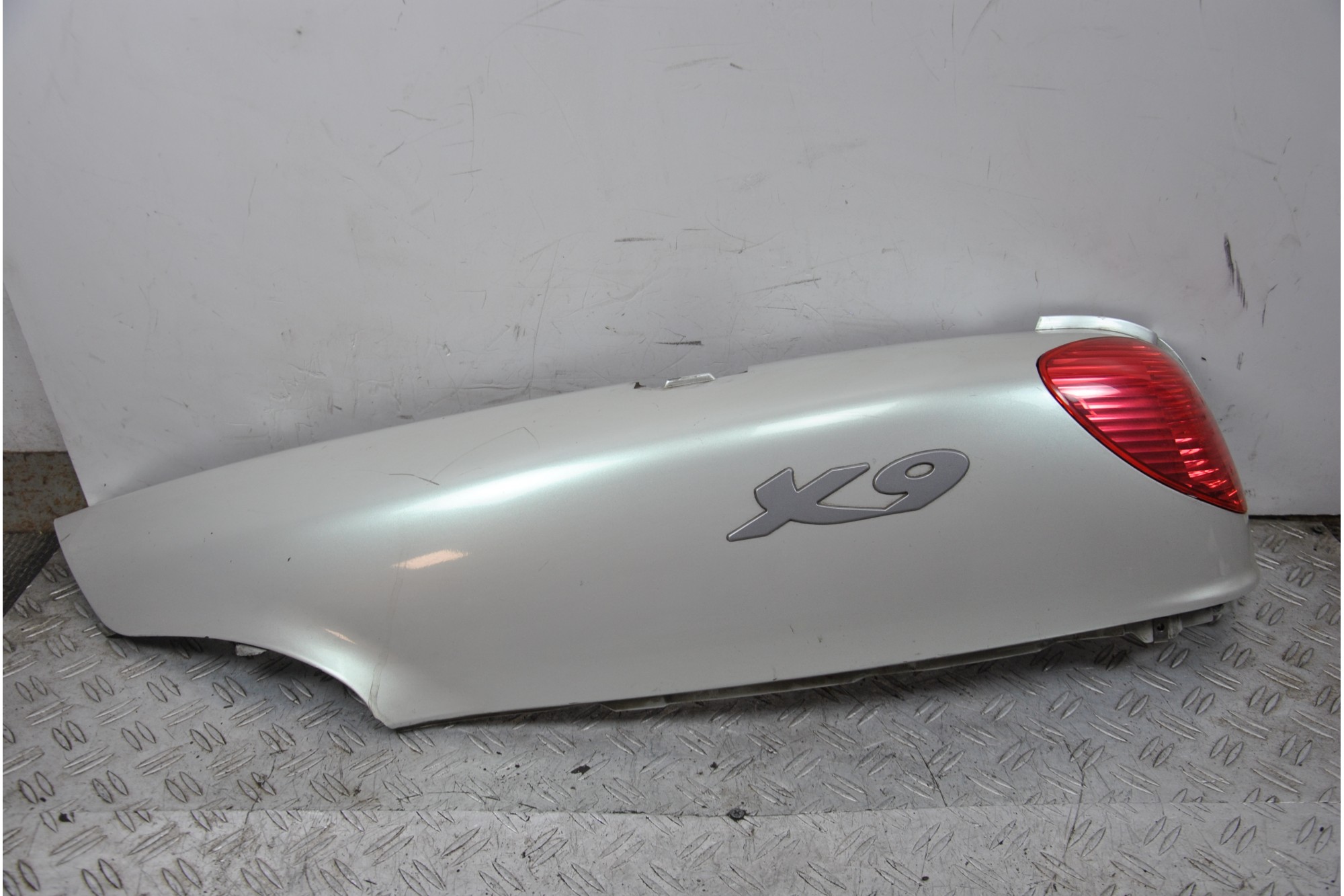 Carena Fianchetto Laterale Posteriore Sinistro Con Stop Piaggio X9 250 Dal 1999 al 2002  1664354388338