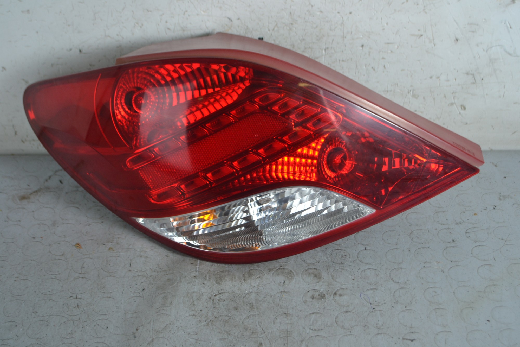 Fanale Stop Posteriore SX Peugeot 207 dal 2009 al 2015 Cod 9686566080-00  1664457414484