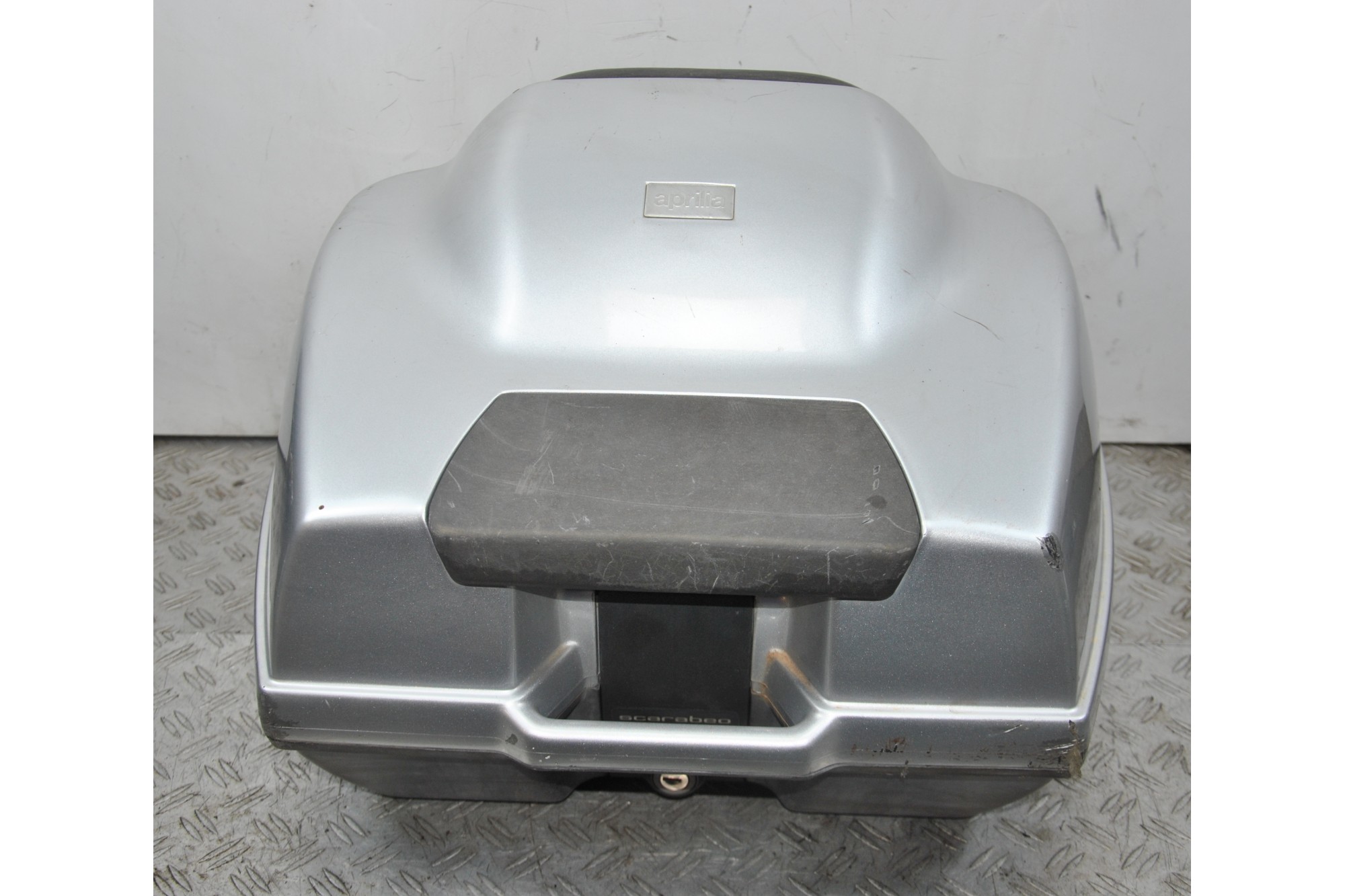 Baule Bauletto Portaoggetti Con poggiaschiena Posteriore Aprilia Scarabeo 150 dal 1998 al 2011  1664533455202
