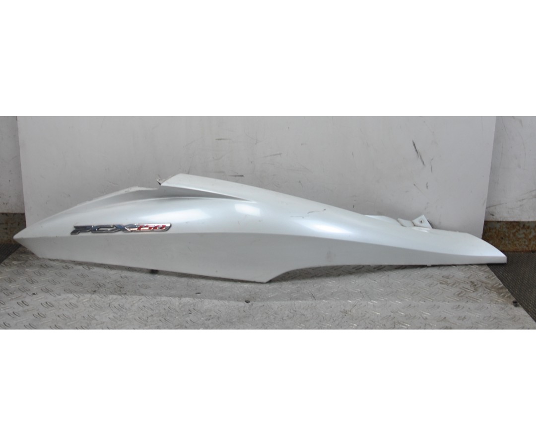 Carena Fianchetto Laterale Posteriore SX Honda PCX 150 dal 2009 al 2016 1664867465793 Carena Fianchetto Laterale Posteriore SX Honda PCX 150 dal 2009 al 2016 1664867465793
