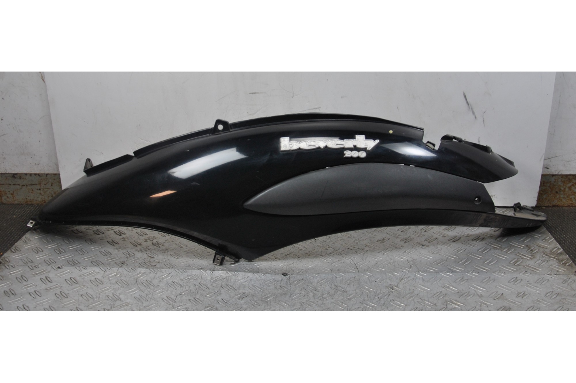 Carena Fianchetto Laterale SX Posteriore Piaggio Beverly 200 dal 2001 al 2010  1664870459482