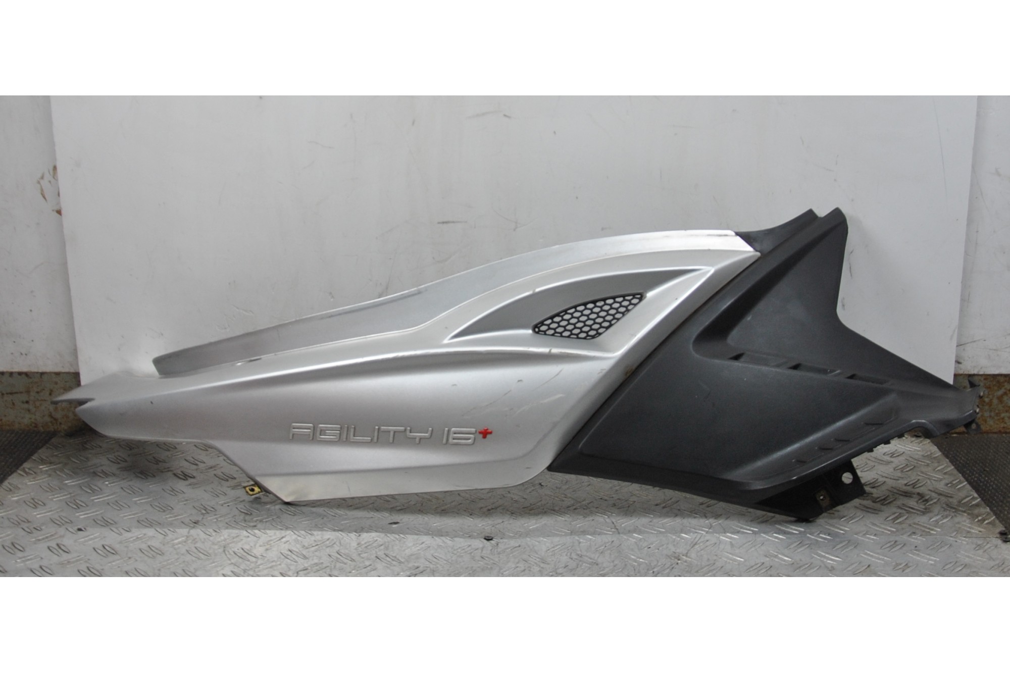 Carena Fianchetto Laterale SX Kymco Agility 200 R16 + Dal 2017 al 2020  1664878664949