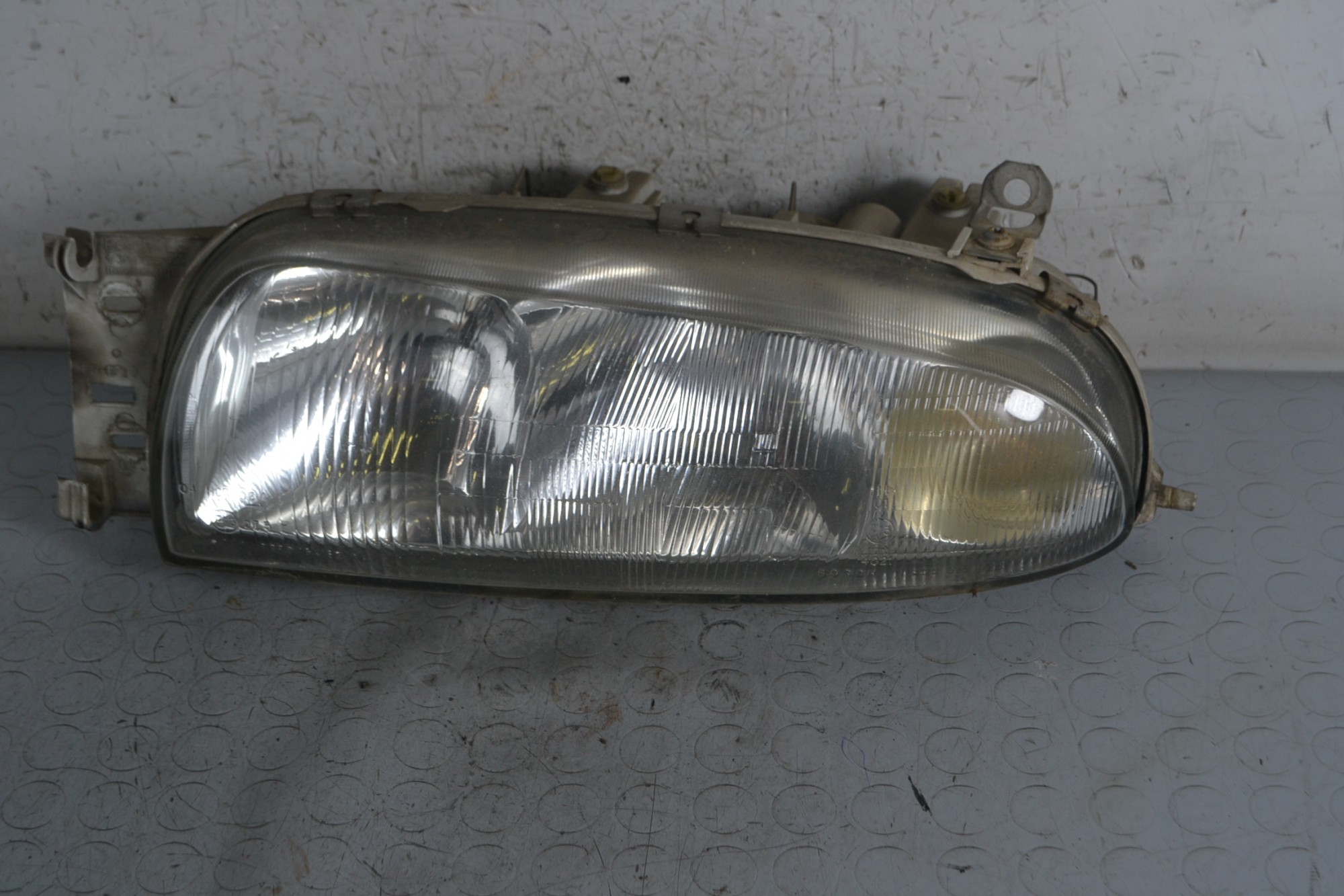 Faro Anteriore SX Ford Fiesta IV dal 1995 al 2002 Cod 0301049201  1665045270550
