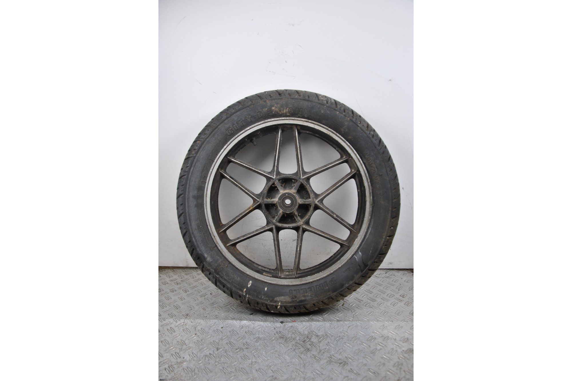 Cerchio Posteriore Moto Guzzi V35 dal 1977 al 1985  1665484927541