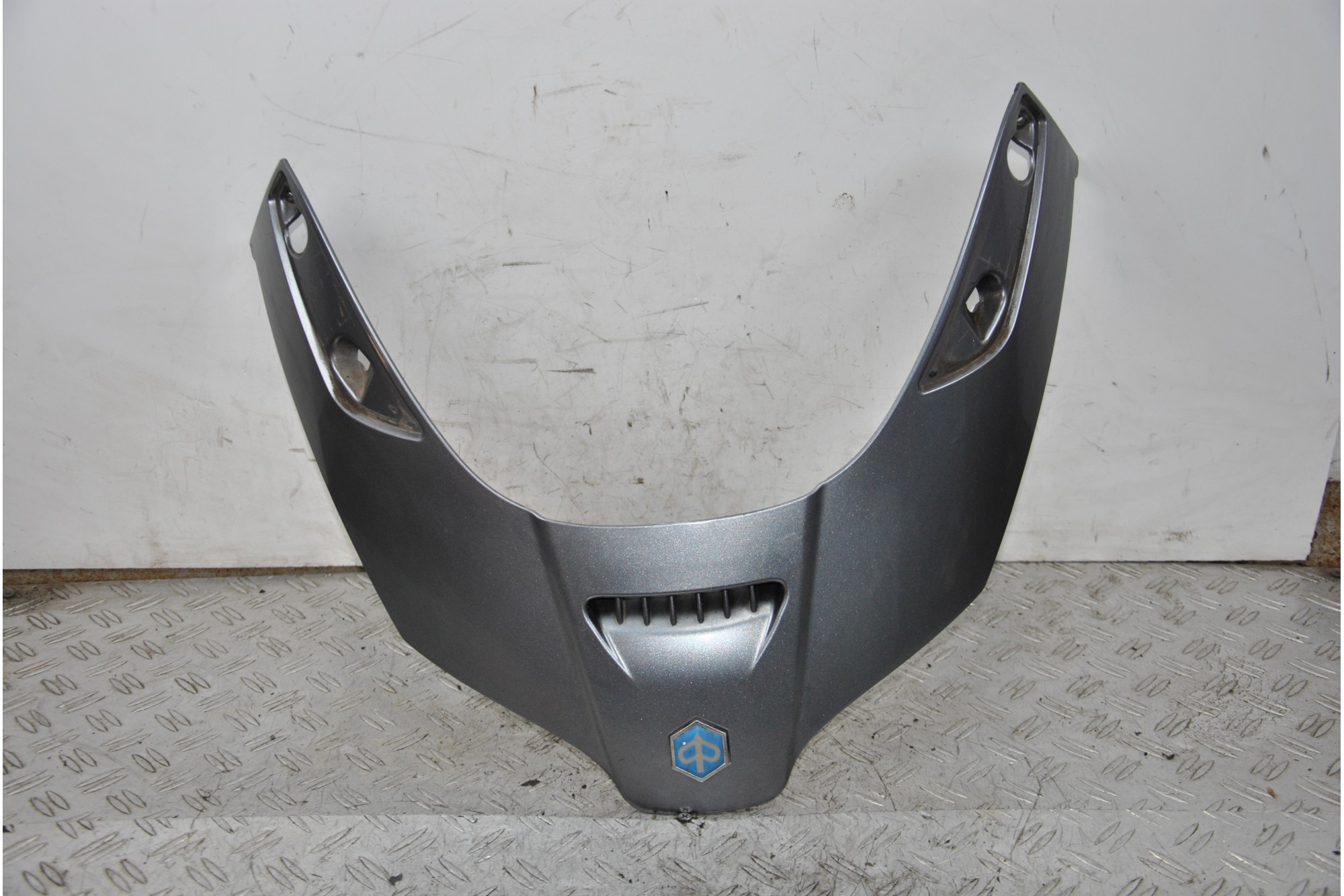 Carena Scudetto Boomerang Anteriore Piaggio X8 250 Dal 2004 al 2006  1666169520781