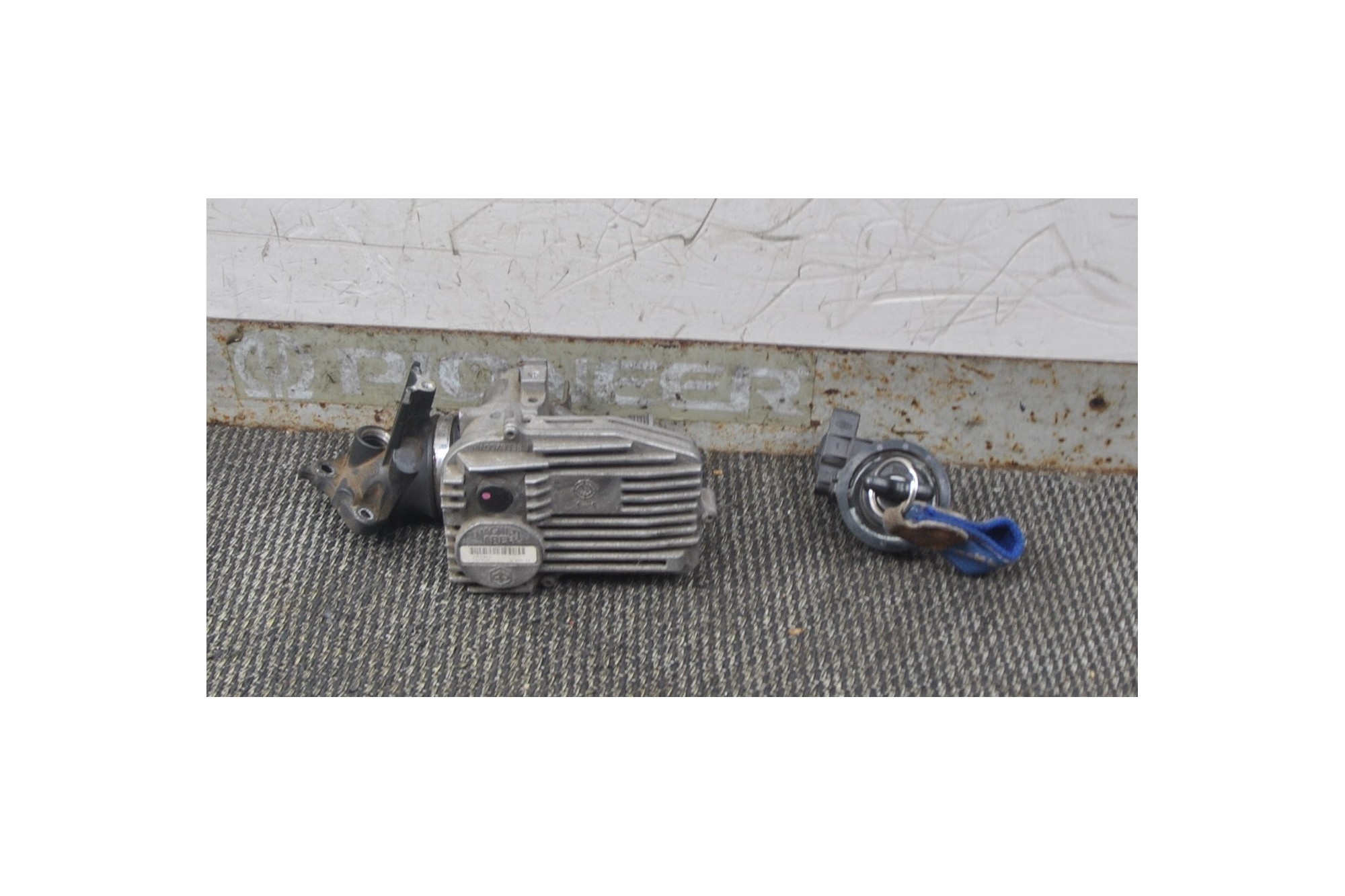 Kit chiave accensione Piaggio Beverly 250 ie dal 2001 al 2010 cod : CM078203  2411111121795