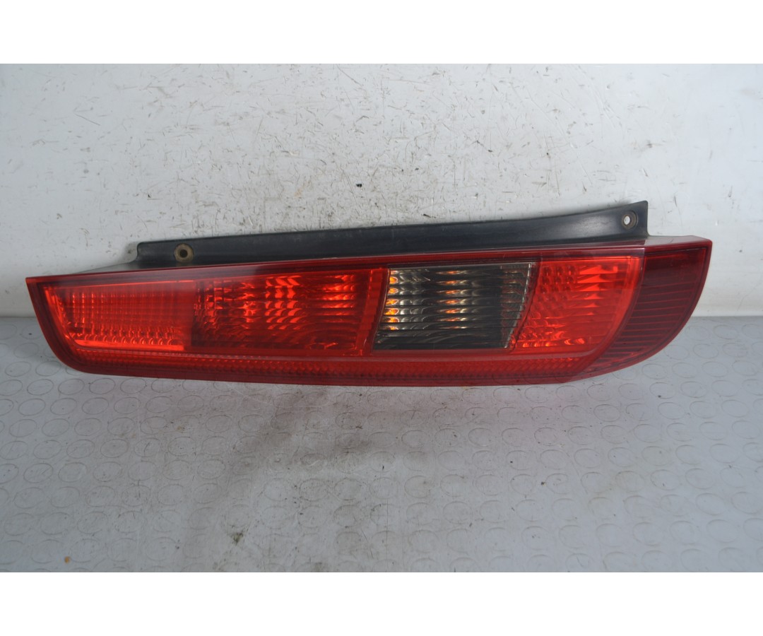 Fanale Stop Posteriore SX Ford Fiesta V 3 porte dal 2002 al 2006 Cod 2s61-13n004-ad 1666864142592 Fanale Stop Posteriore SX Ford Fiesta V 3 porte dal 2002 al 2006 Cod 2s61-13n004-ad 1666864142592
