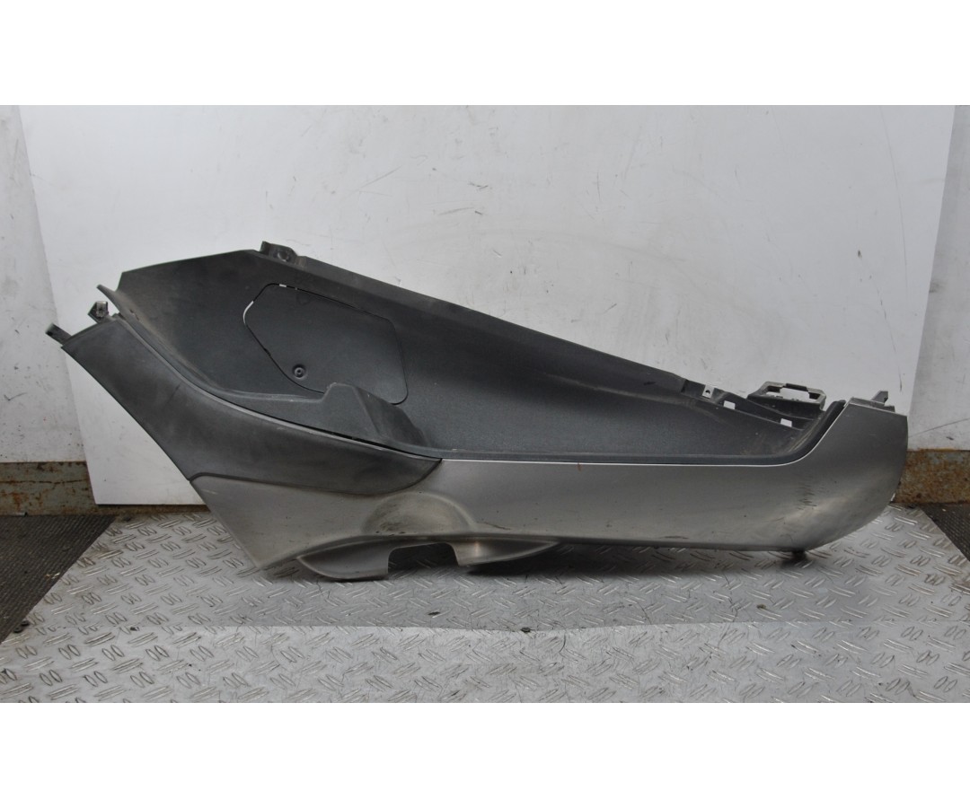 Carena Pedana Poggiapiedi DX Piaggio MP3 250 Dal 2006 Al 2011  1667903512352