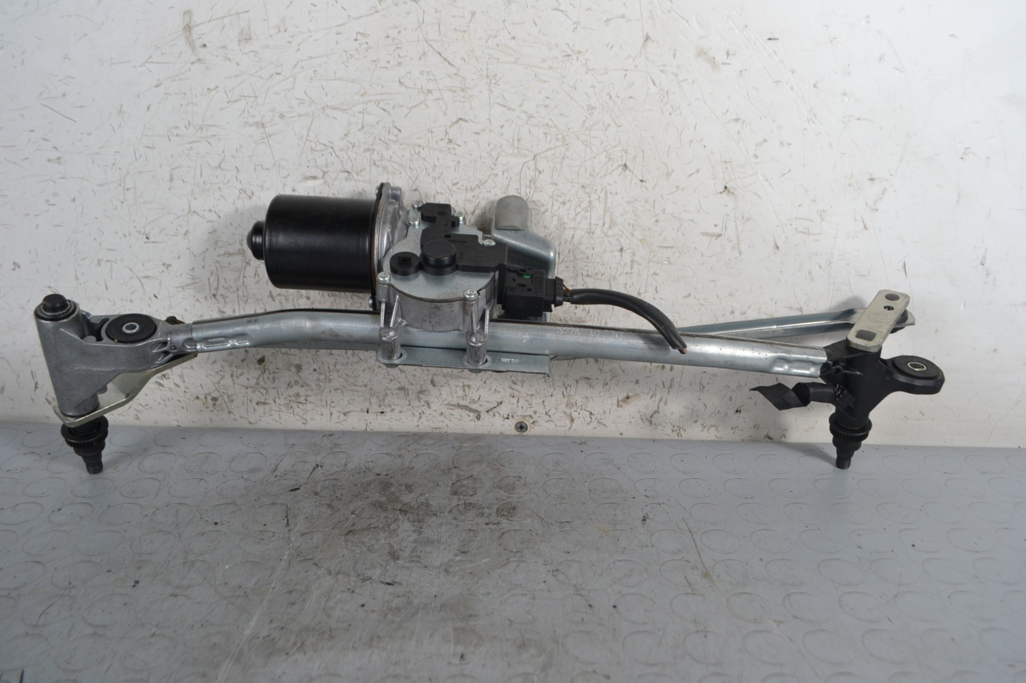 Motorino tergicristallo anteriore Bmw Serie 1 E87 Dal 2004 al 2013 Cod 6925706-01  1670252464920