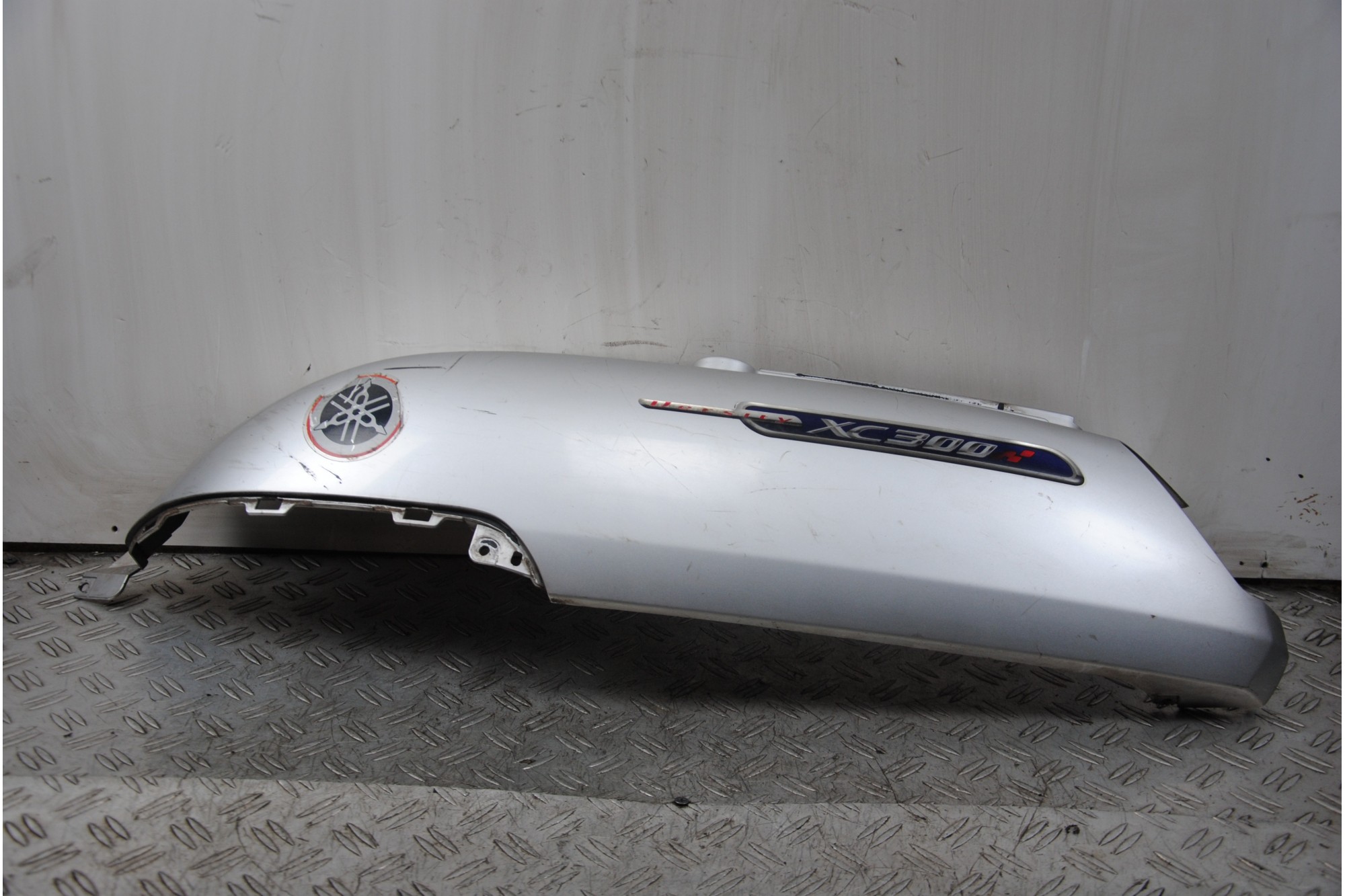 Carena Fianchetto Laterale SX Yamaha XC 300 Versity 300 Dal 2003 al 2006  1671443786166