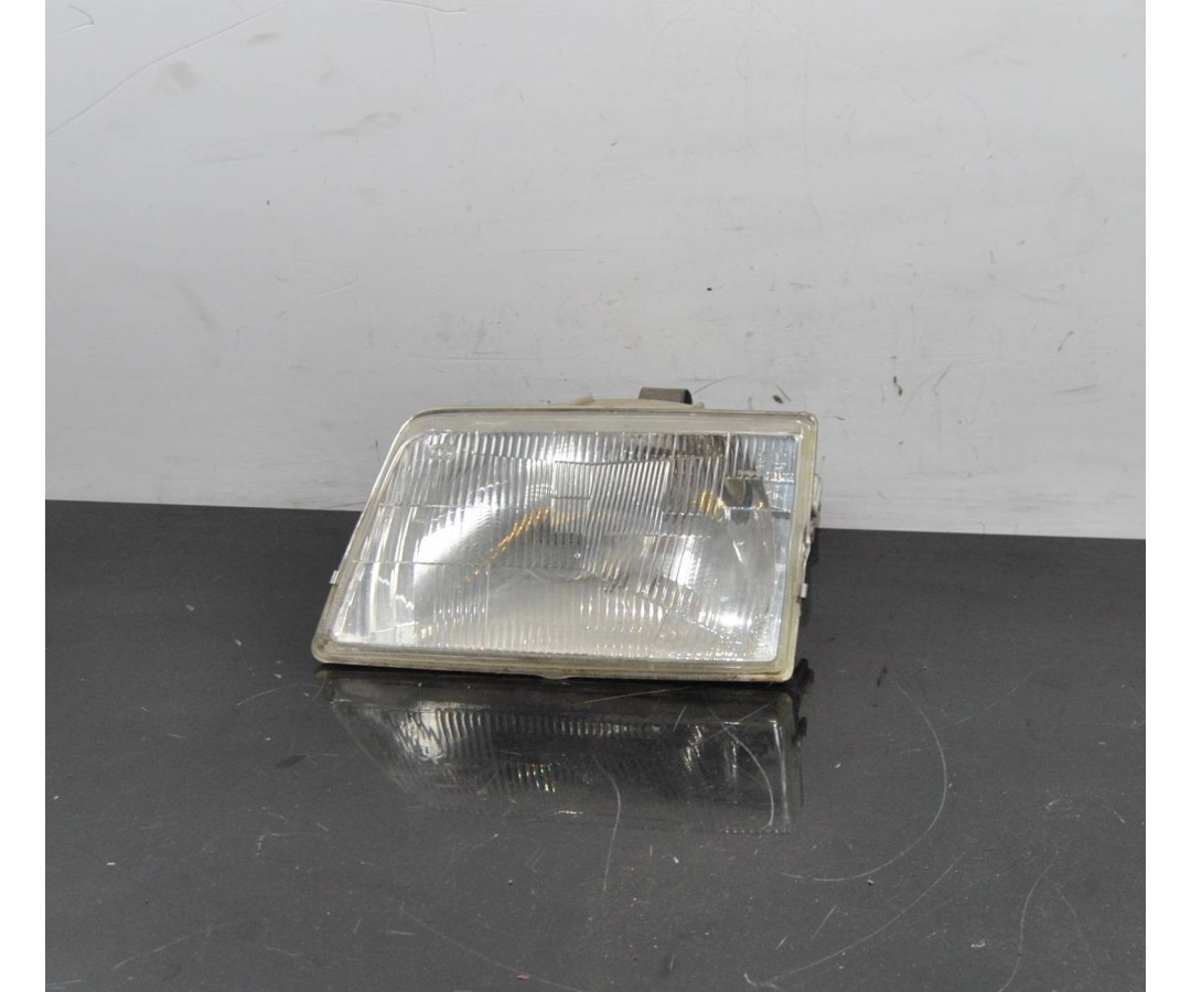 Faro fanale anteriore sinistro Sx Peugeot 205 dal 1983 al 1999 Faro fanale anteriore sinistro Sx Peugeot 205 dal 1983 al 1999