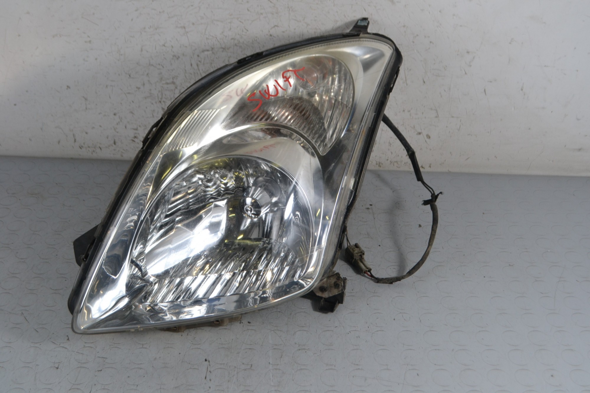 Faro Anteriore SX Suzuki Swift IV dal 2004 al 2010 Cod 300-62j11  1672157786640