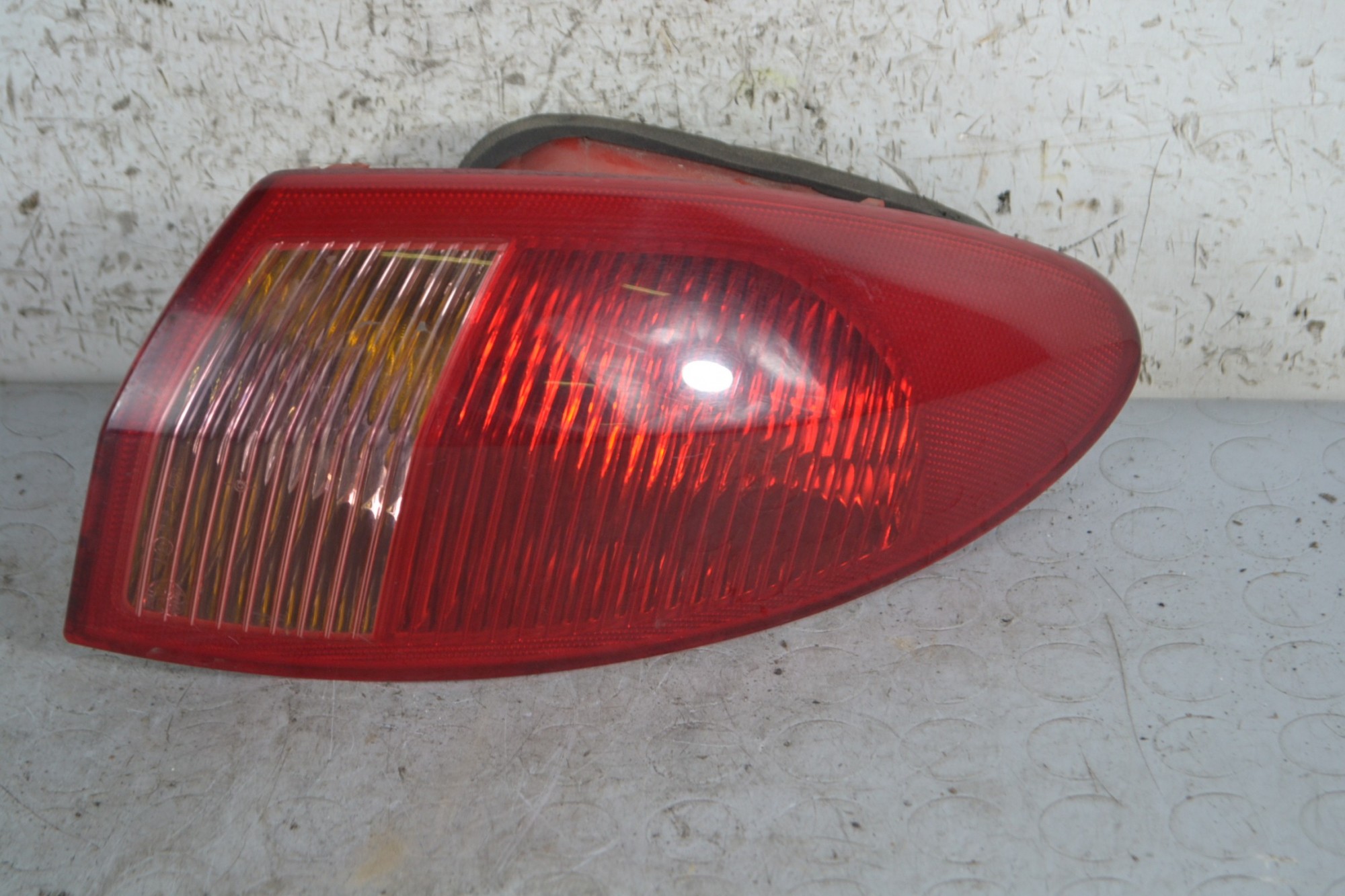 Fanale Stop Posteriore Esterno DX Alfa Romeo 147 dal 2000 al 2010 Cod 46556347  1673512216888