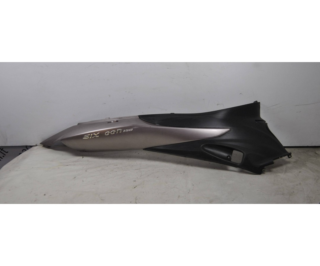 Carena posteriore codone destra Dx Suzuki Sixteen 125 / 150 dal 2007 al 2014 Carena posteriore codone destra Dx Suzuki Sixteen 125 / 150 dal 2007 al 2014