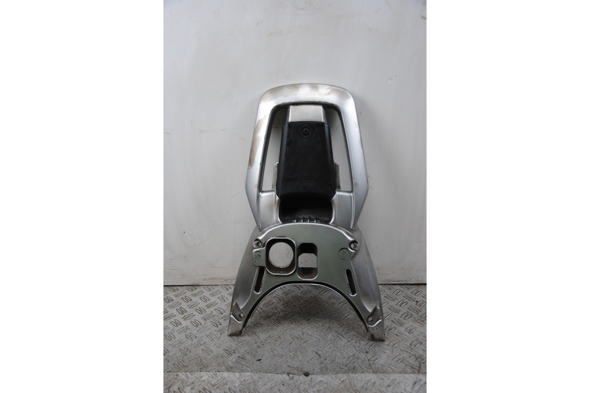 Maniglione Portapacchi Posteriore Piaggio Vespa GT 200 L Dal 2003 al 2006  1673858914707