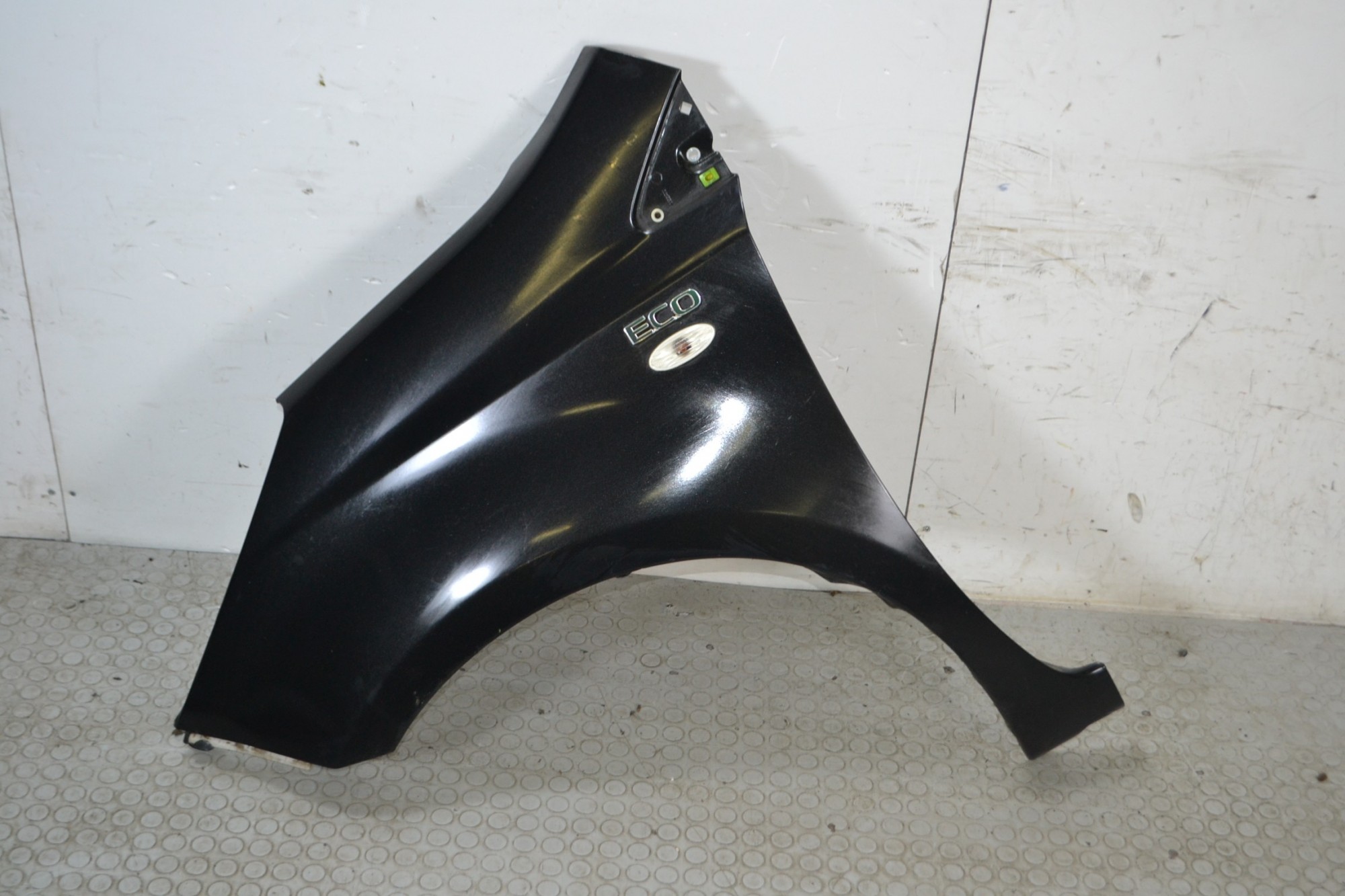 Parafango anteriore SX Nissan Note Dal 2009 al 2012 Colore nero  1674555531235