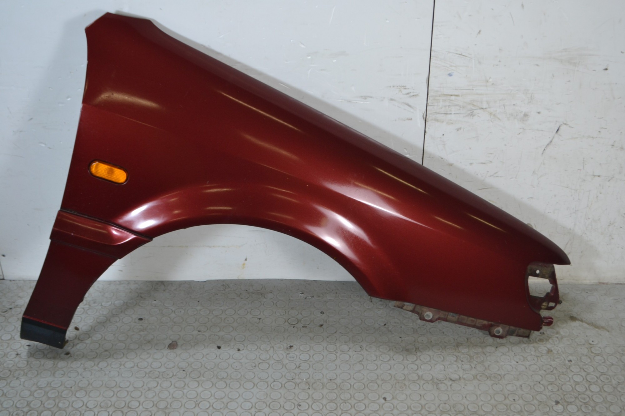 Parafango anteriore DX Volkswagen Passat GL Dal 1993 al 1997 Colore bordeaux  1674558130091