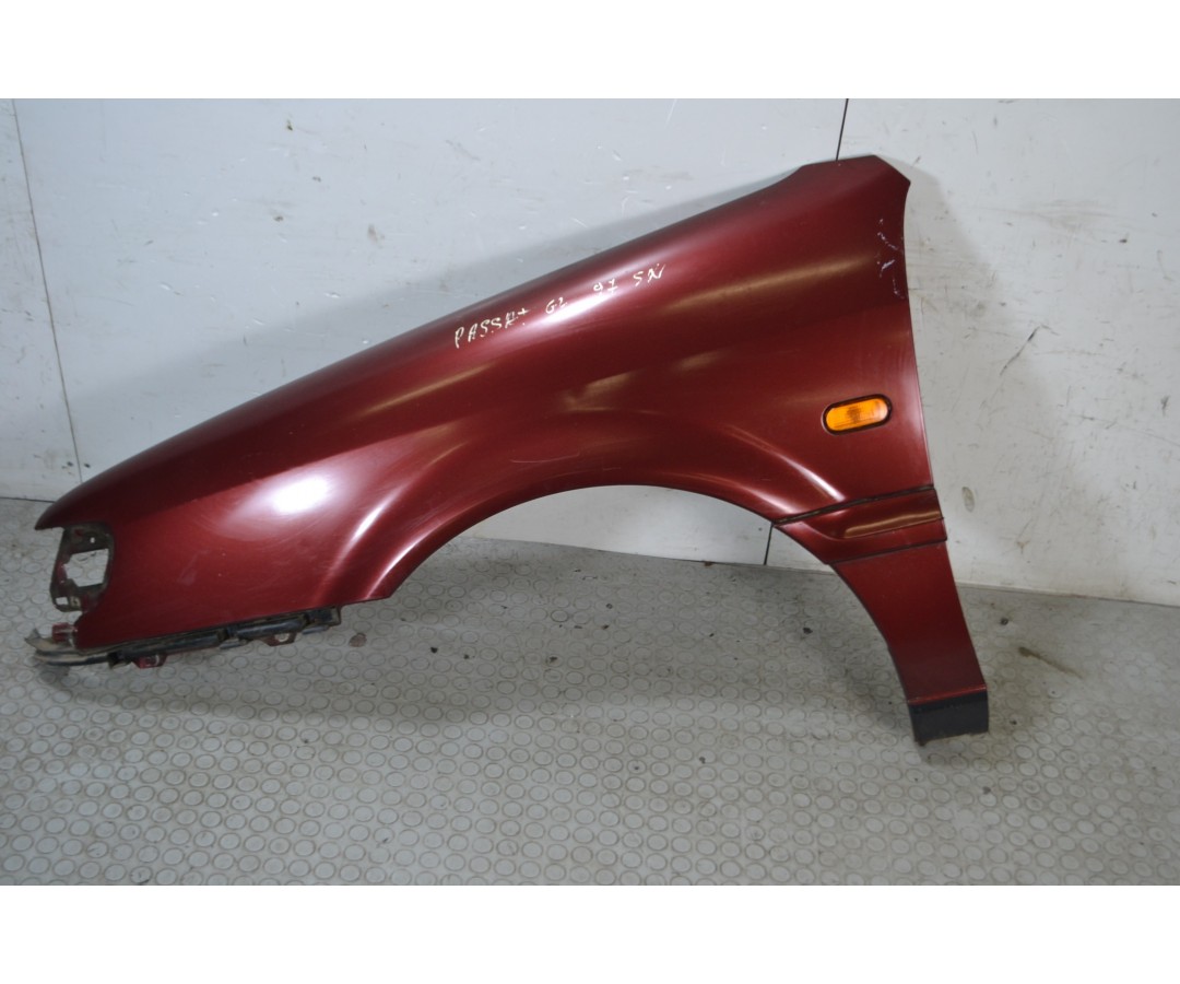 Parafango anteriore SX Volkswagen Passat GL Dal 1993 al 1997 Colore bordeaux  1674560153590