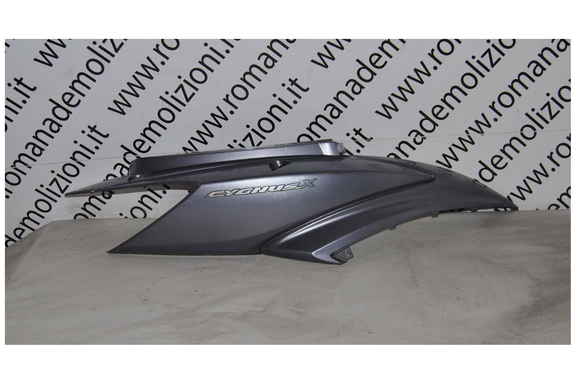 Carena posteriore codone destra Dx Yamaha Cygnus X 125 '06 - '13  2400000054191