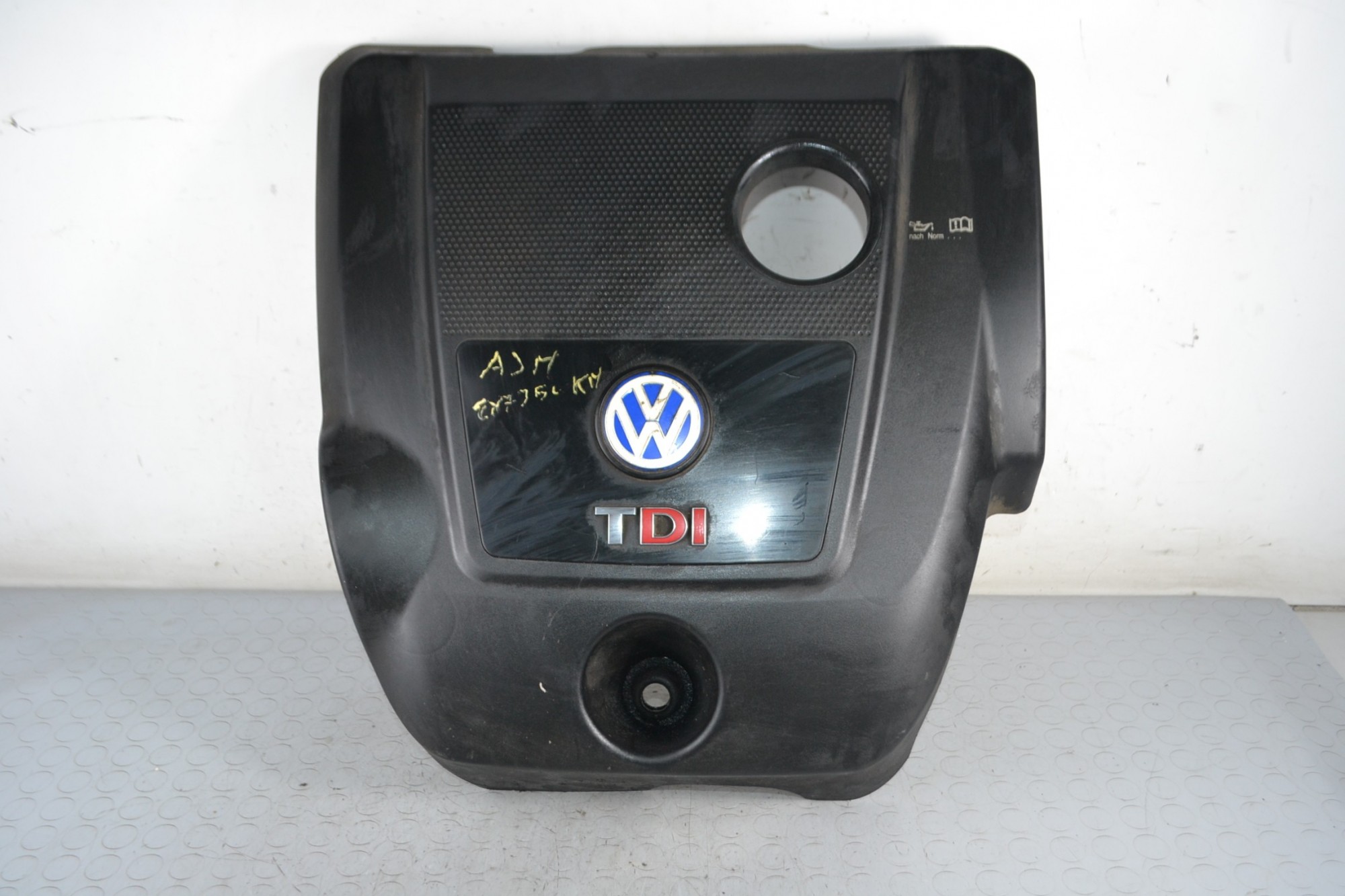 Coperchio del motore Volkswagen Golf IV Dal 1997 al 2004 Cod 038103925  1674727961914