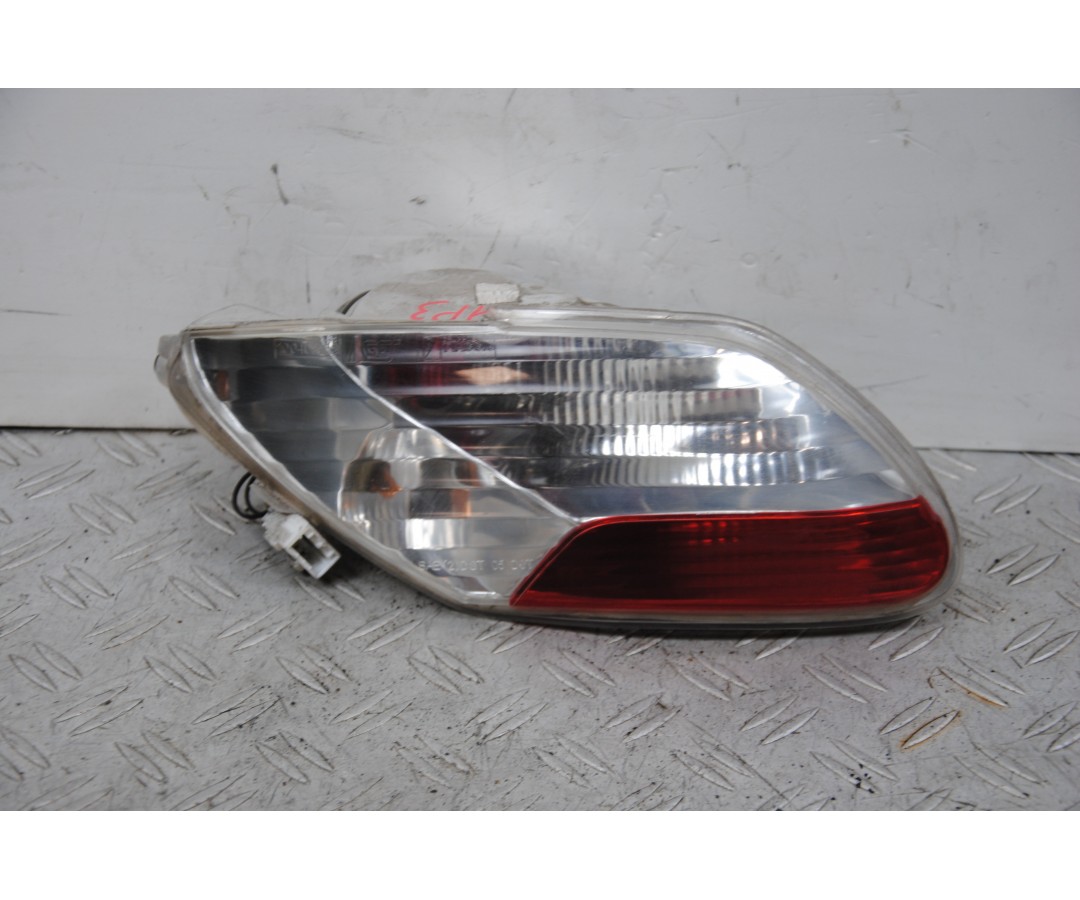 Fanale Stop posteriore Sinistro Piaggio MP3 125 / 250 / 300 / 400 / 500 dal 2009 al 2016 1674829975024 Fanale Stop posteriore Sinistro Piaggio MP3 125 / 250 / 300 / 400 / 500 dal 2009 al 2016 1674829975024