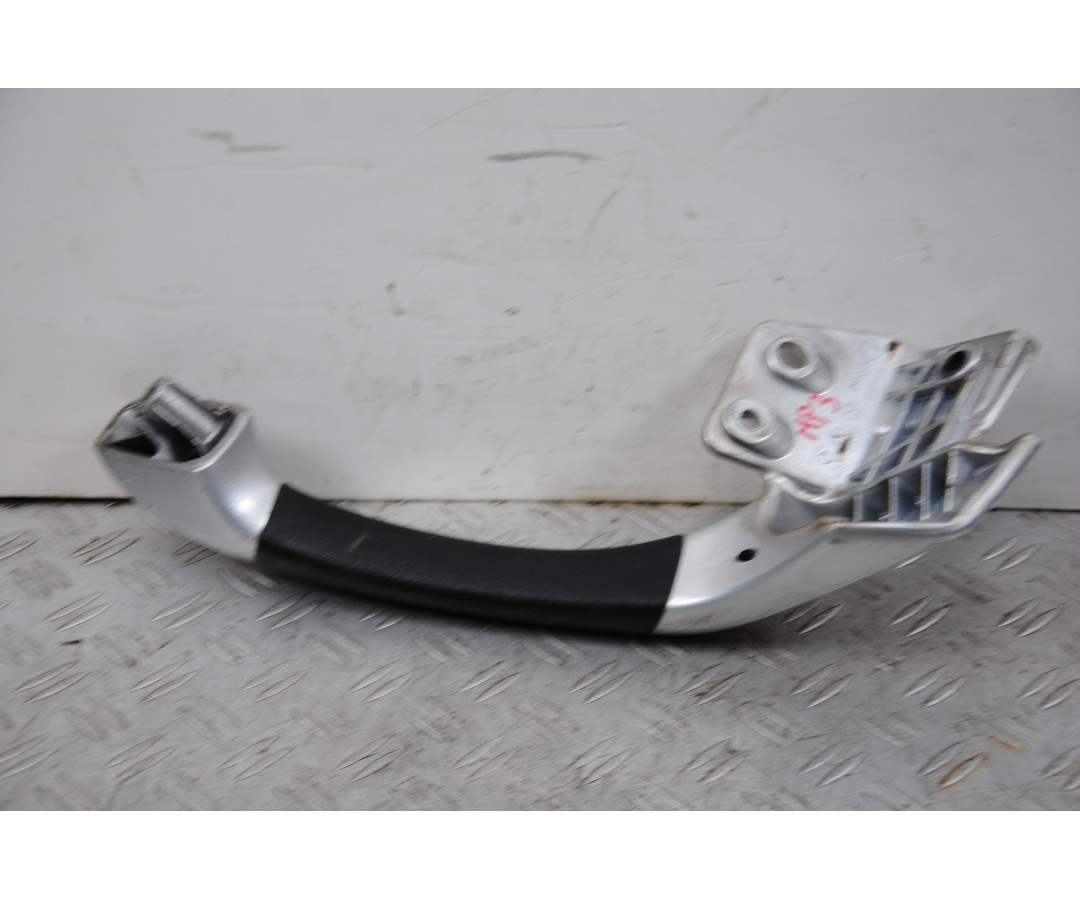 Maniglione Posteriore Destro Piaggio MP3 125 / 250 / 300 / 400 / 500 dal 2009 al 2016  1674830526482