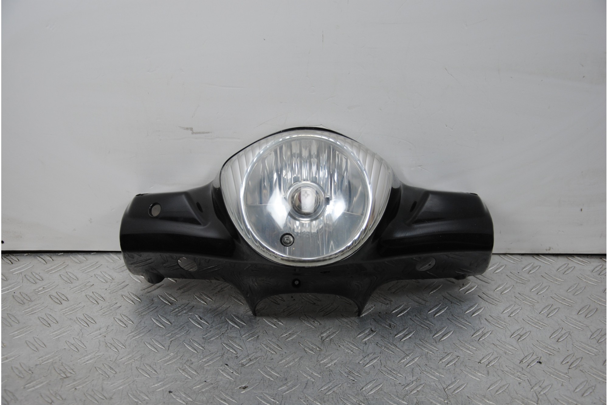 Carena Portafaro Con Faro Piaggio Liberty 125 / 150 3V 4T dal 2013 al 2015  1675239393675