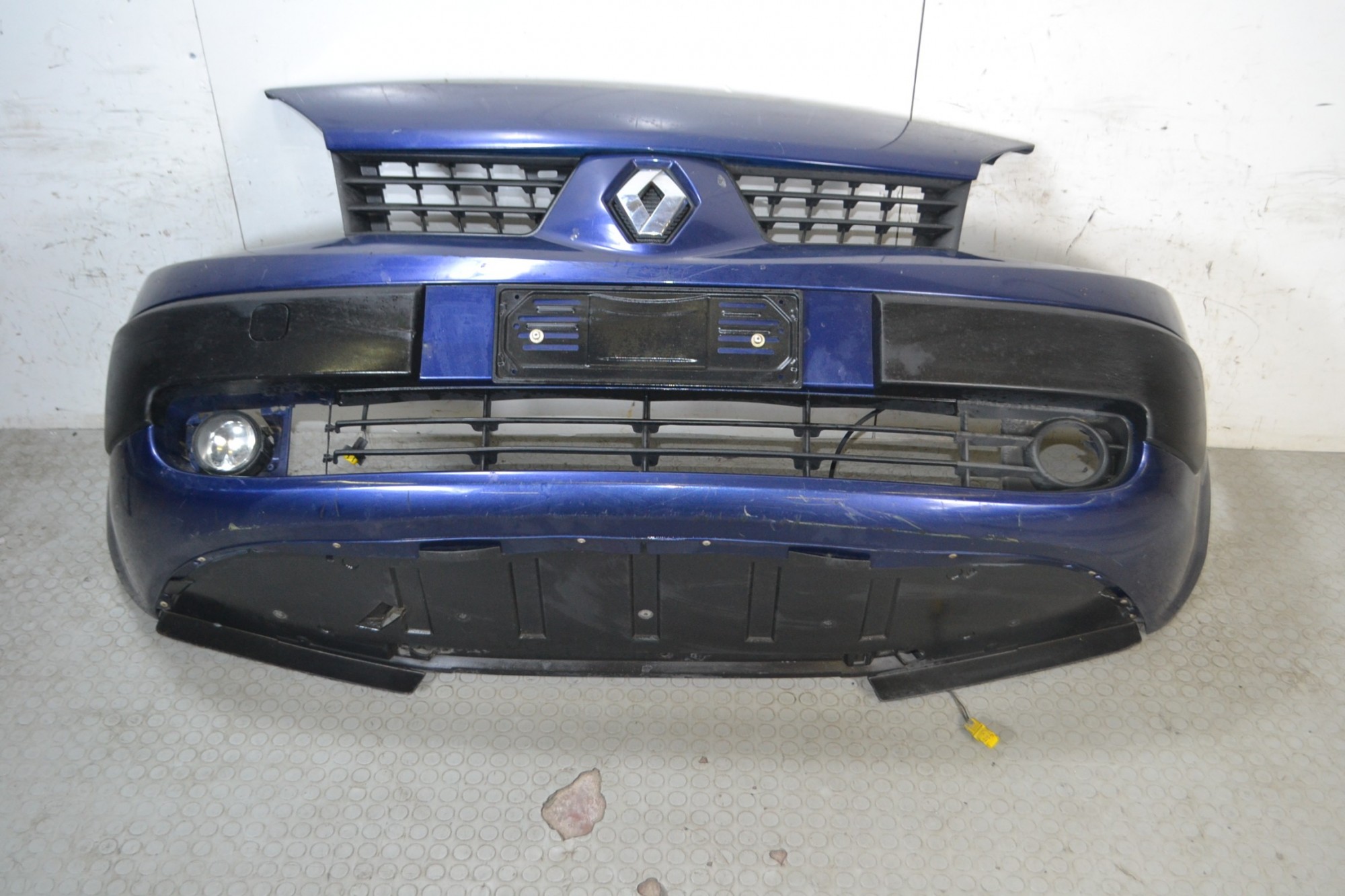 Paraurti Anteriore Renault Scenic II dal 2003 al 2006  1675785622298