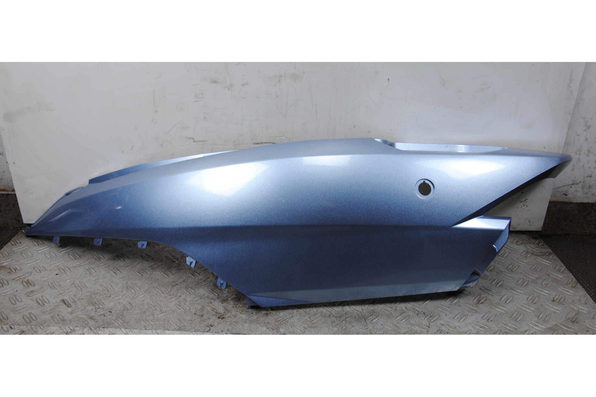 Carena Fianchetto Posteriore SX Suzuki Burgman 150 dal 2005 al 2006 Fondo Di Magazzino  1676019417154