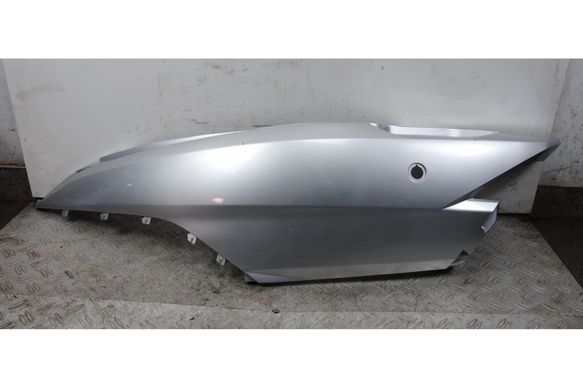 Carena Fianchetto Posteriore SX Suzuki Burgman 150 dal 2005 al 2006  1676019847371