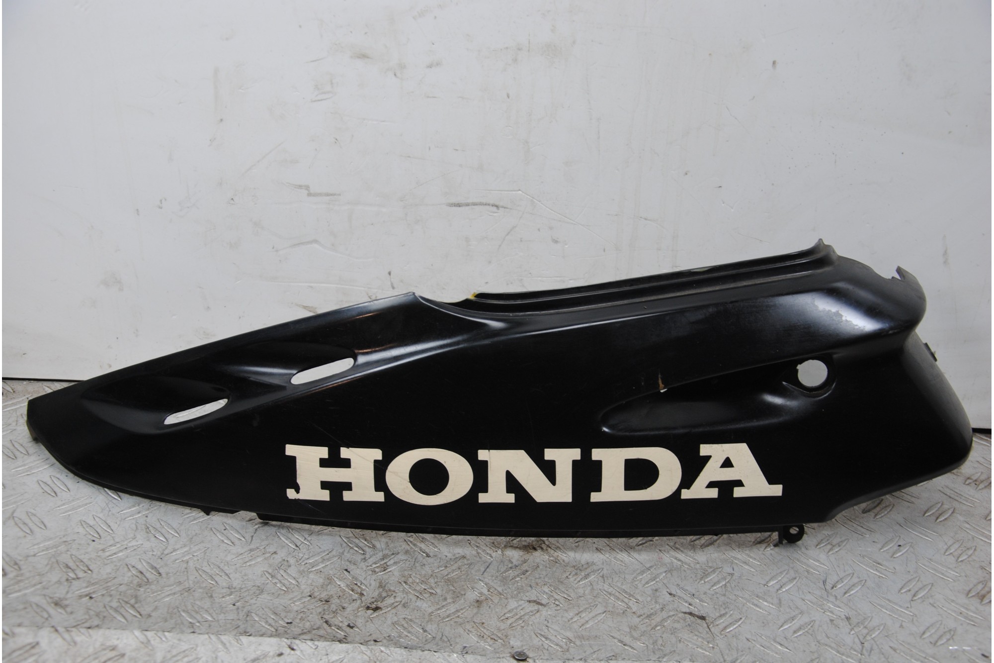 Carena Fianchetto Laterale DX Honda Dio ZX dal 1997 al 2007 COD : 83500-GAHA-0000  1676279478308