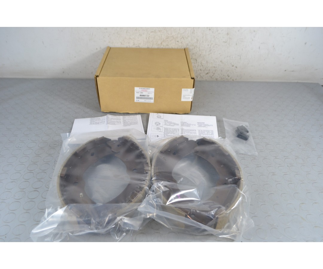 Set ganasce freno posteriore Mitsubishi L200 Dal 1996 al 2005 Cod 4600A122  1676472045352