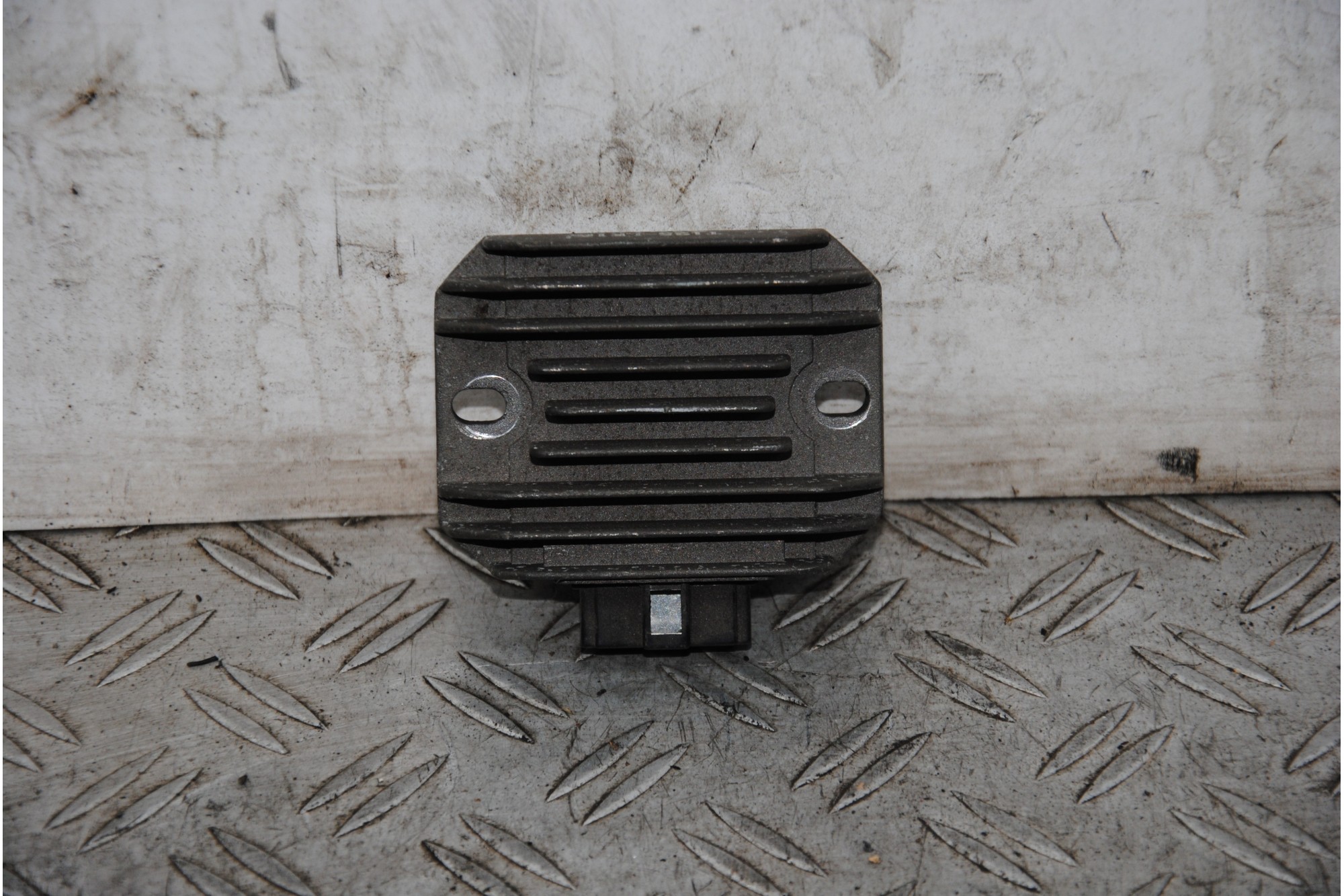 Regolatore Di Tensione Piaggio Beverly 200 dal 2001 al 2010 COD : T125-LK16  1676630220782