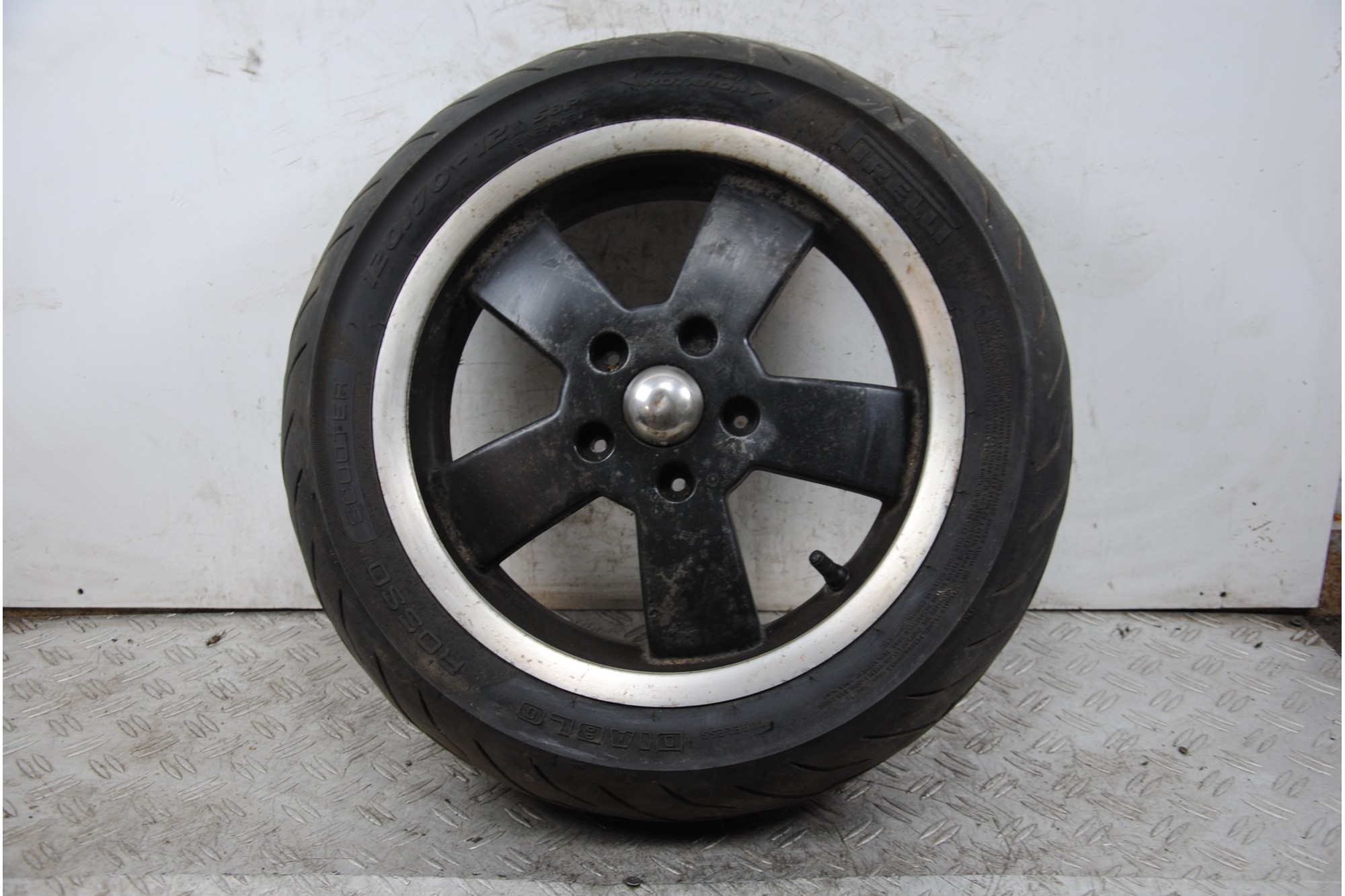 Cerchio anteriore Piaggio Vespa GTS 250 / 300 dal 2005 al 2016  1676632529098