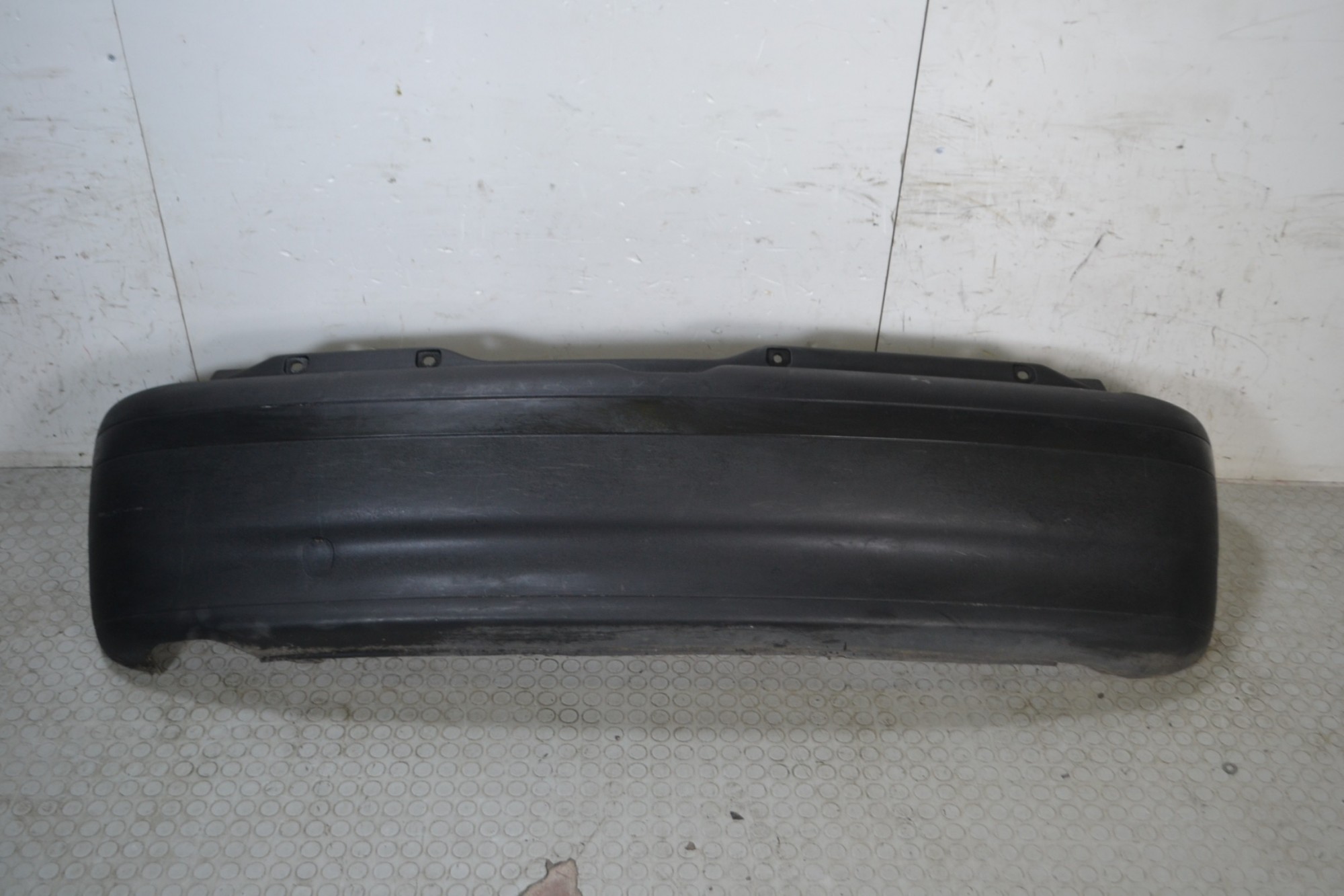 Paraurti posteriore Fiat Punto 176 Dal 1993 al 1999 Colore nero grezzo  1677052890805