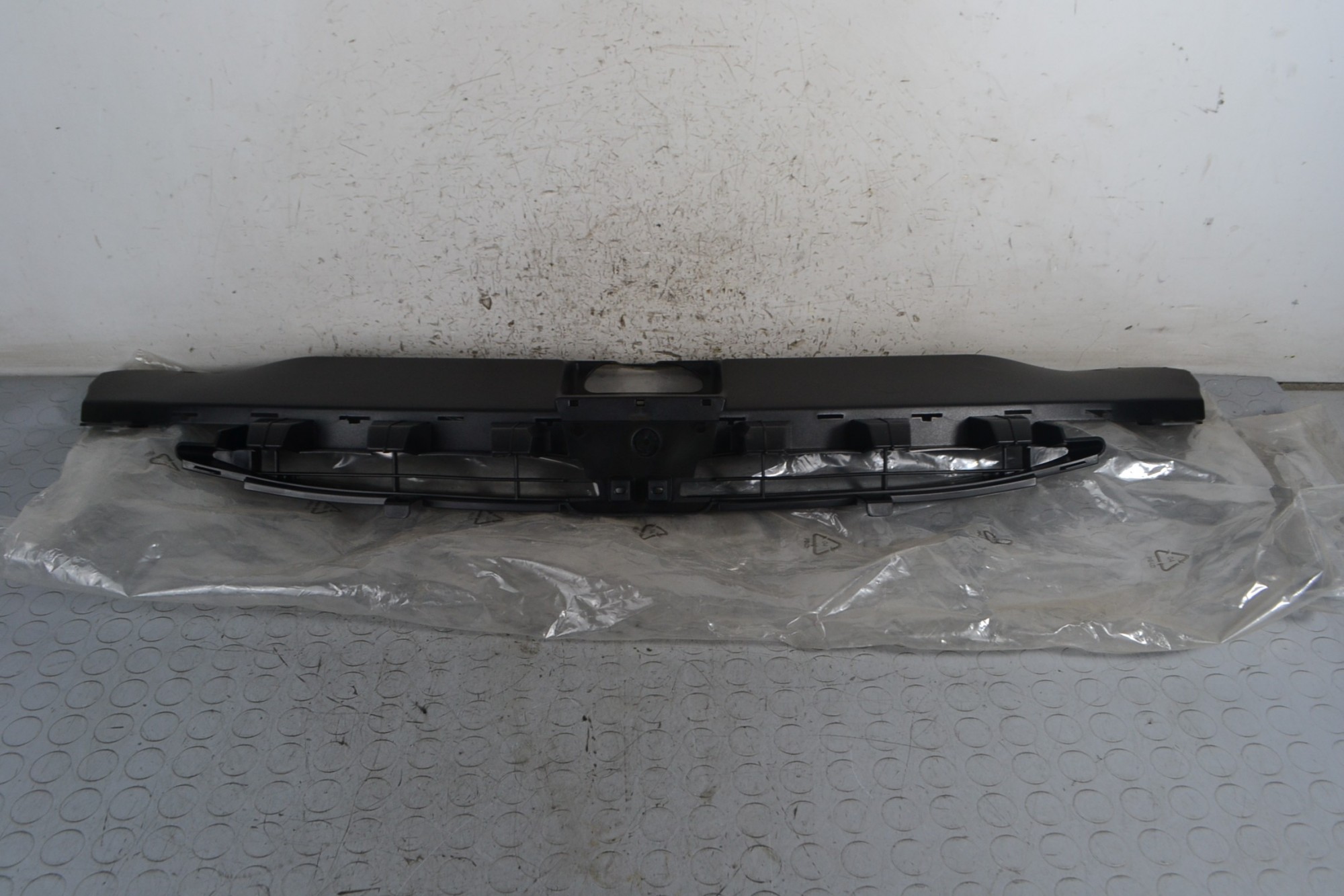 Griglia Anteriore Peugeot 307 dal 2000 al 2009 Cod 7804k6  1677079825705