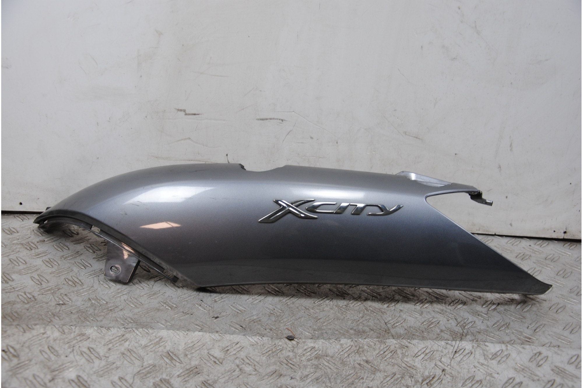 Carena Fianchetto Posteriore SX Yamaha X-City Xcity 250 Dal 2006 al 2016  1677751257442