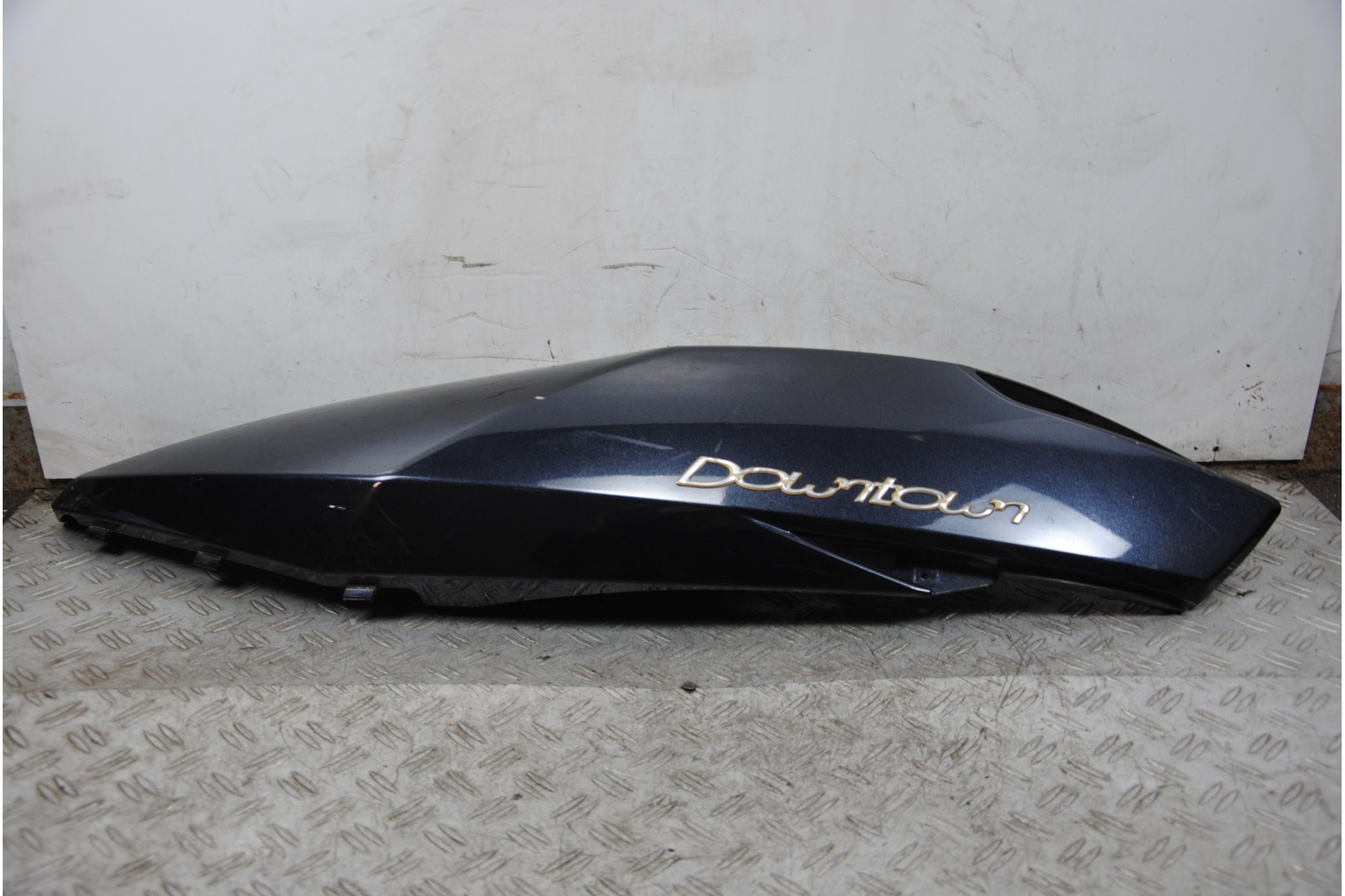 Carena fianchetto codone posteriore SX Kymco Downtown 300 IE Dal 2009 al 2017  1678092183407